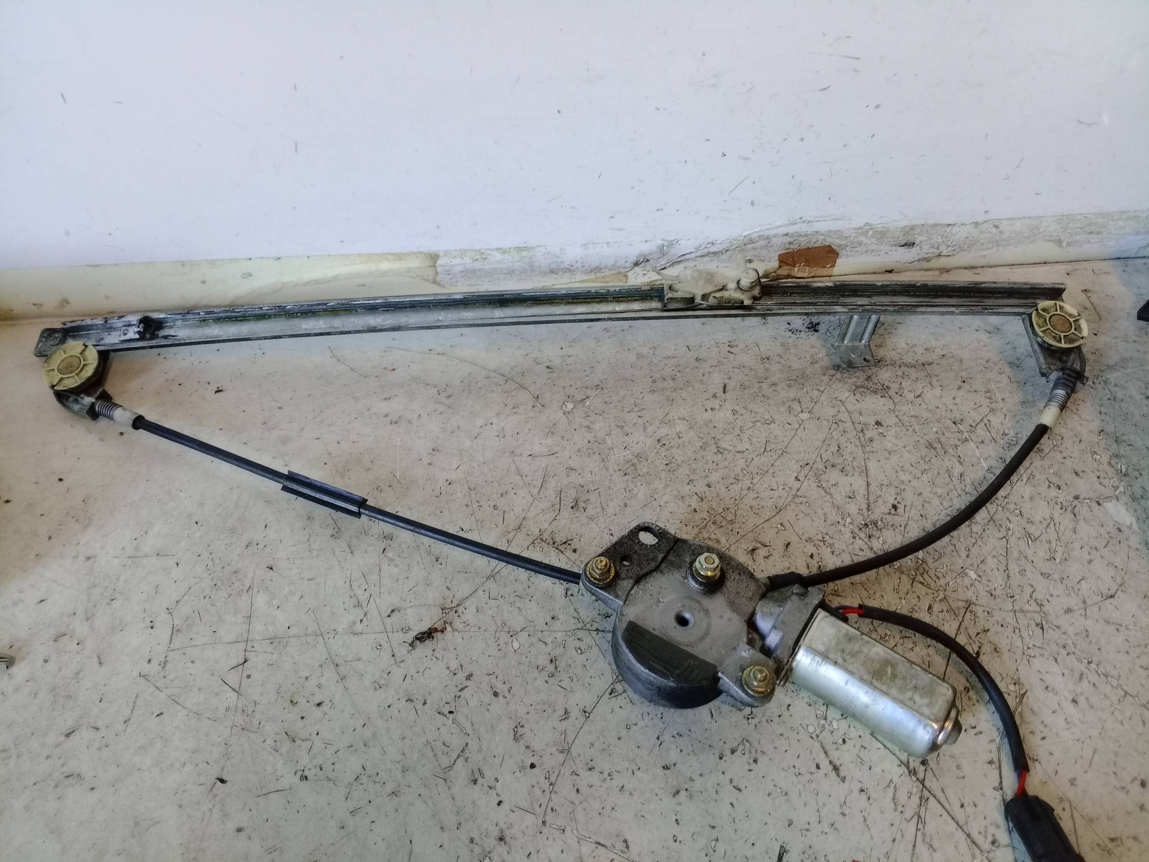 Alzacristallo porta cabina dx.