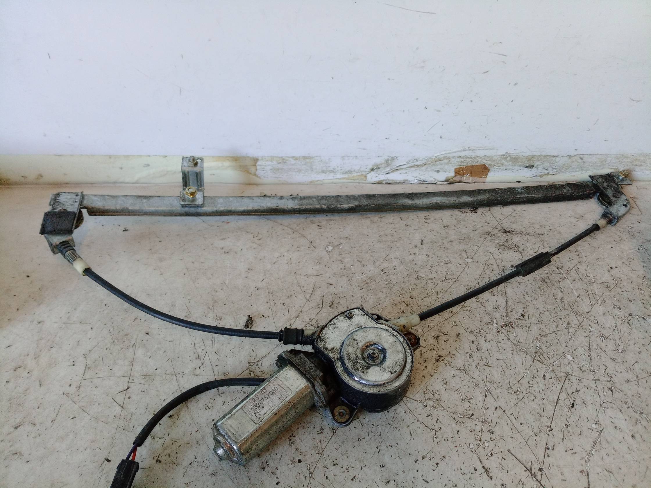 Alzacristallo porta cabina dx.