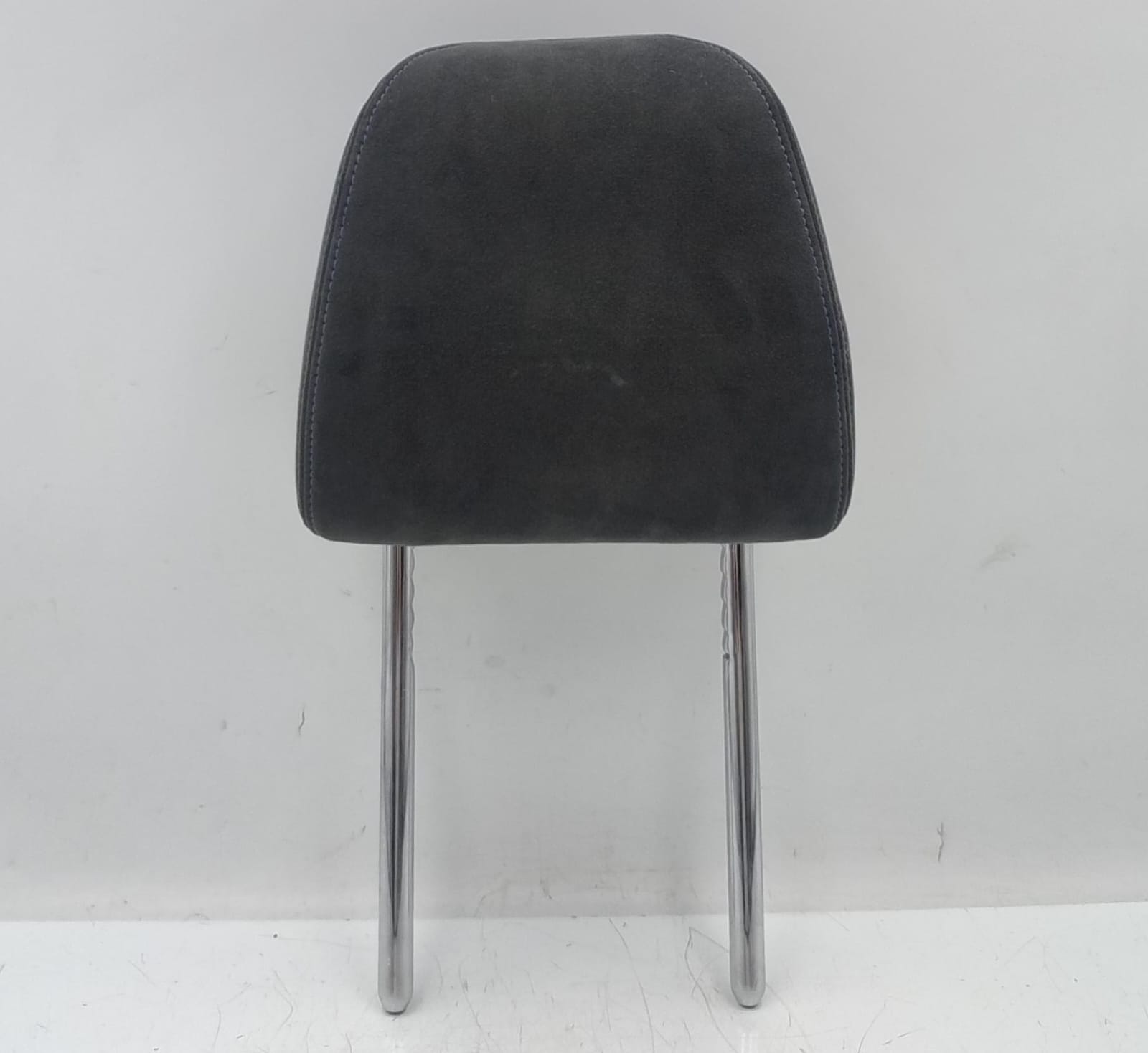 Poggiatesta sedile ant. dx.