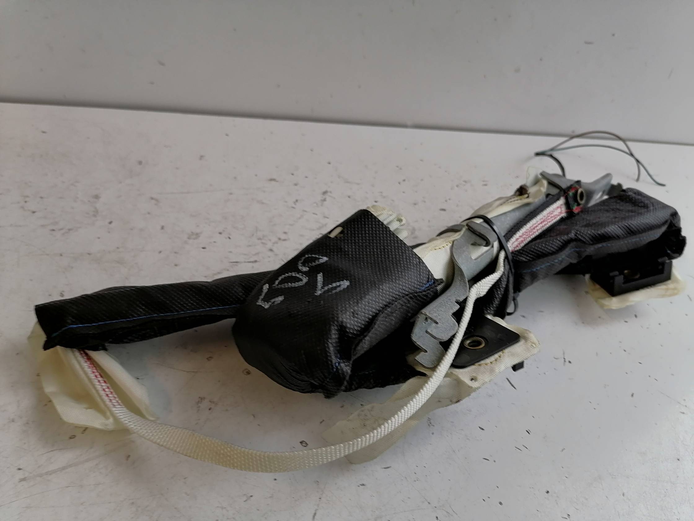 Dispositivo airbag a tendina sx.