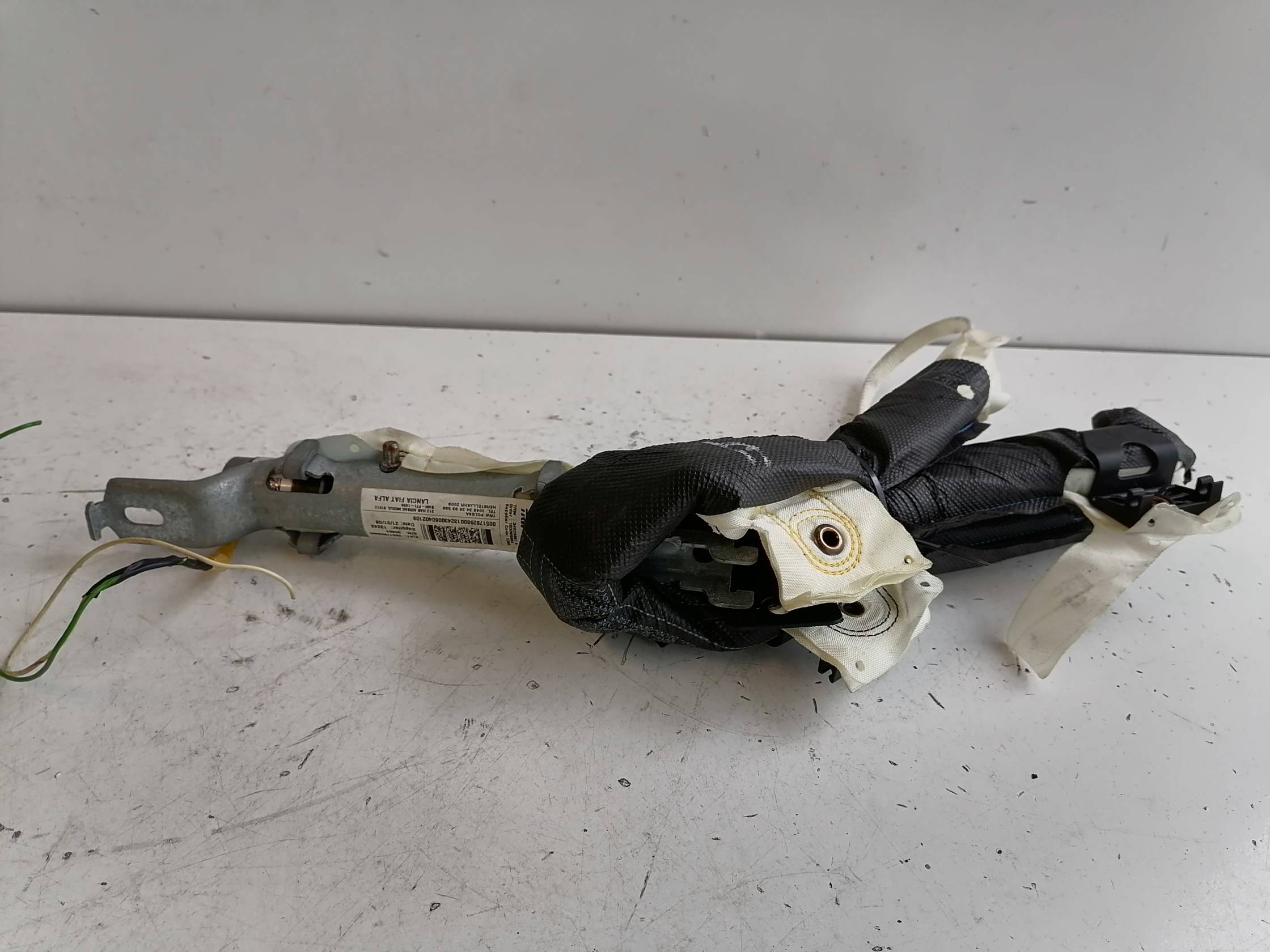 Dispositivo airbag a tendina dx.