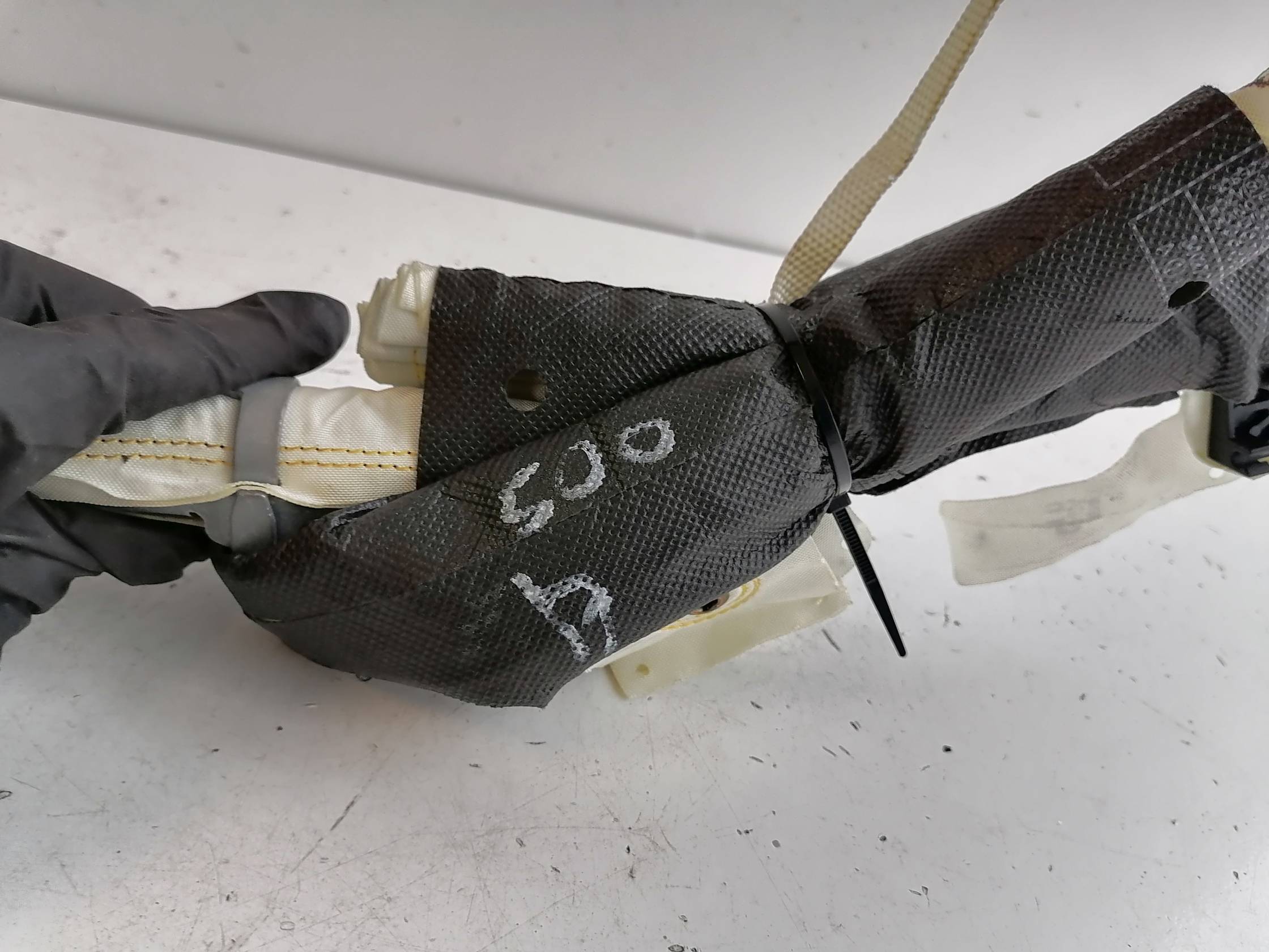 Dispositivo airbag a tendina dx.