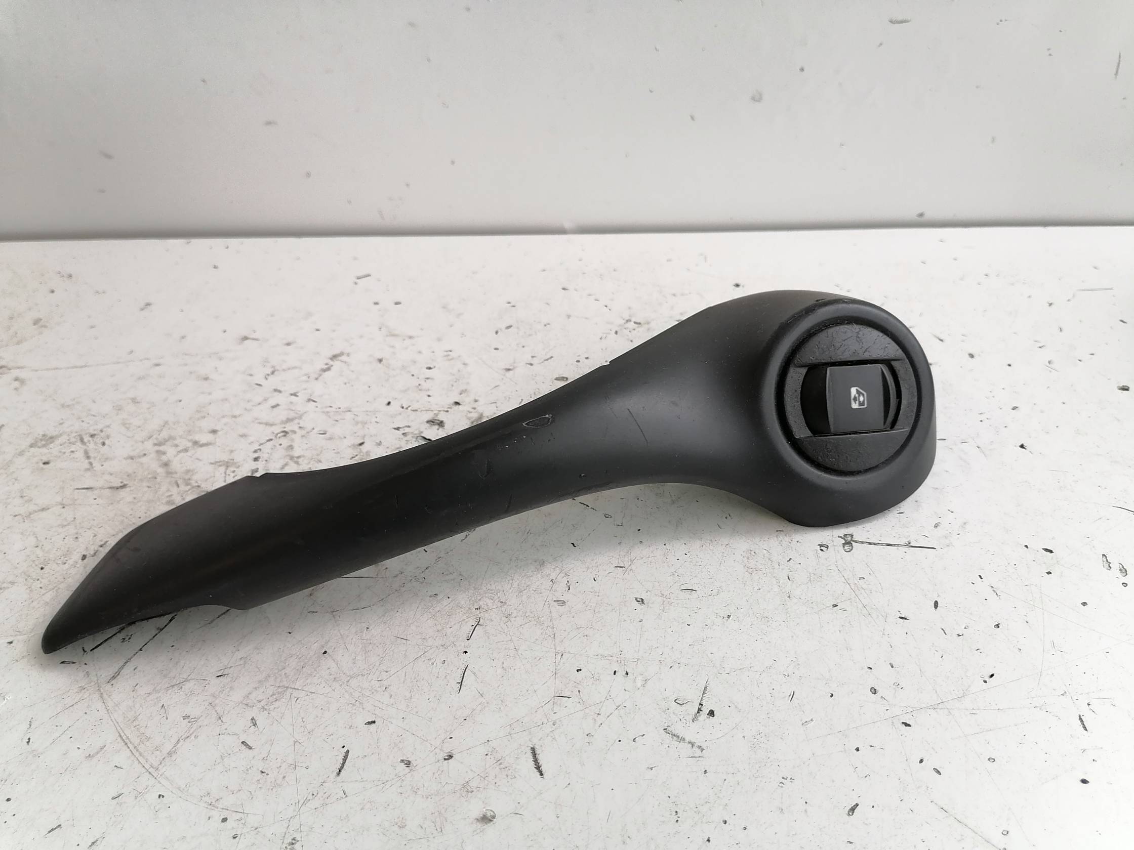 Interruttore alzacristalli porta ant. dx.