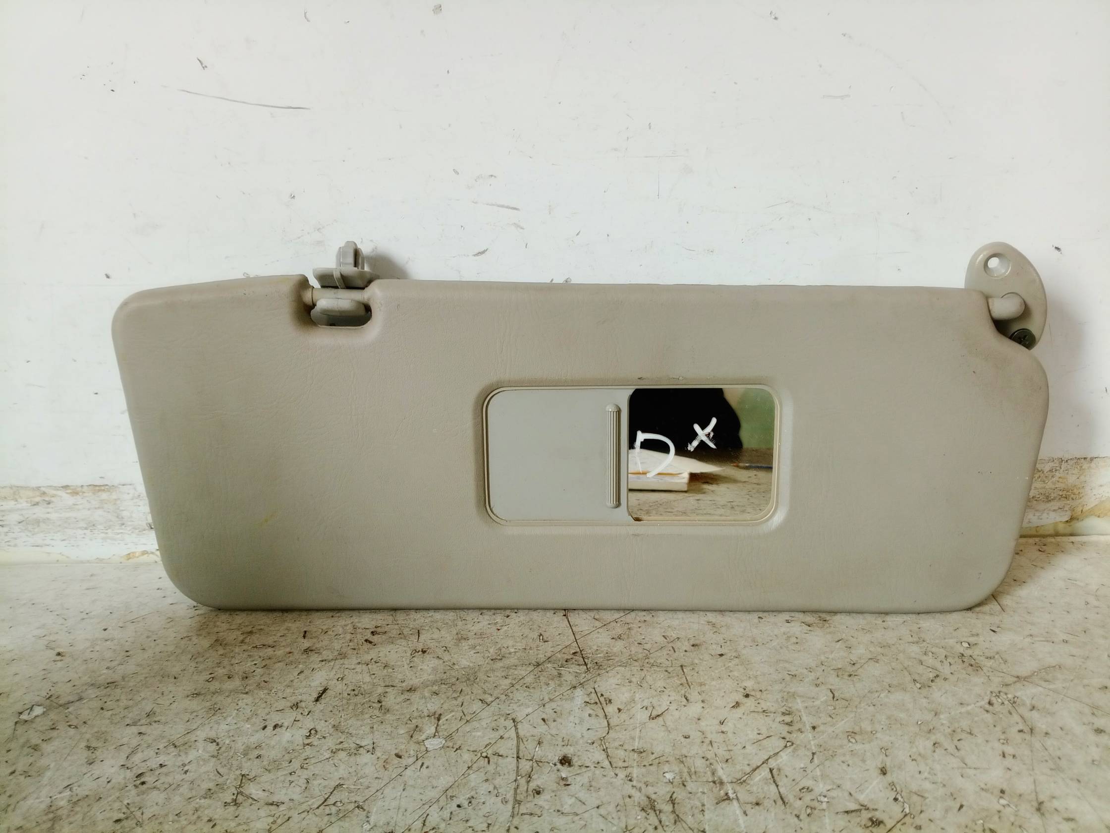 Aletta parasole parabrezza dx.