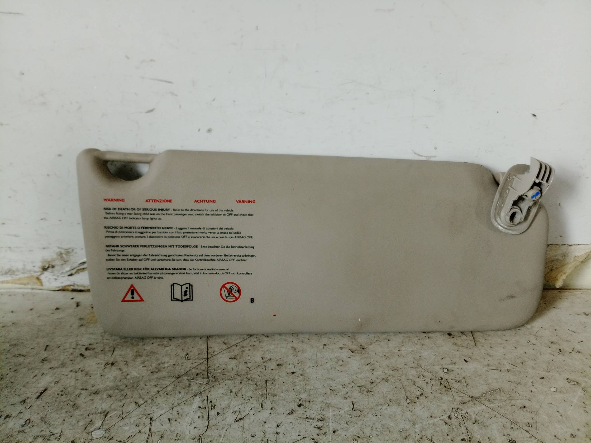 Aletta parasole parabrezza dx.