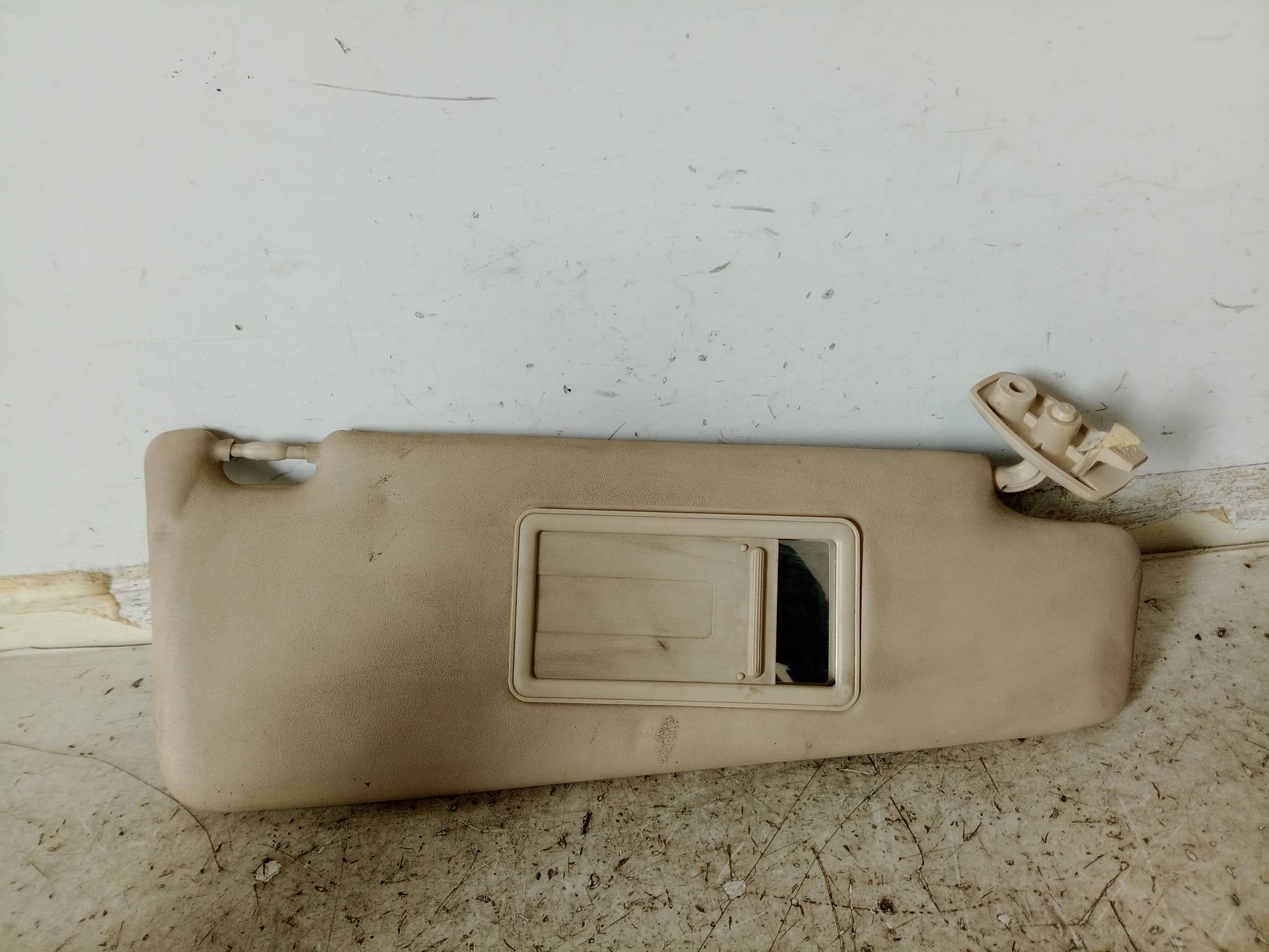 Aletta parasole parabrezza dx.