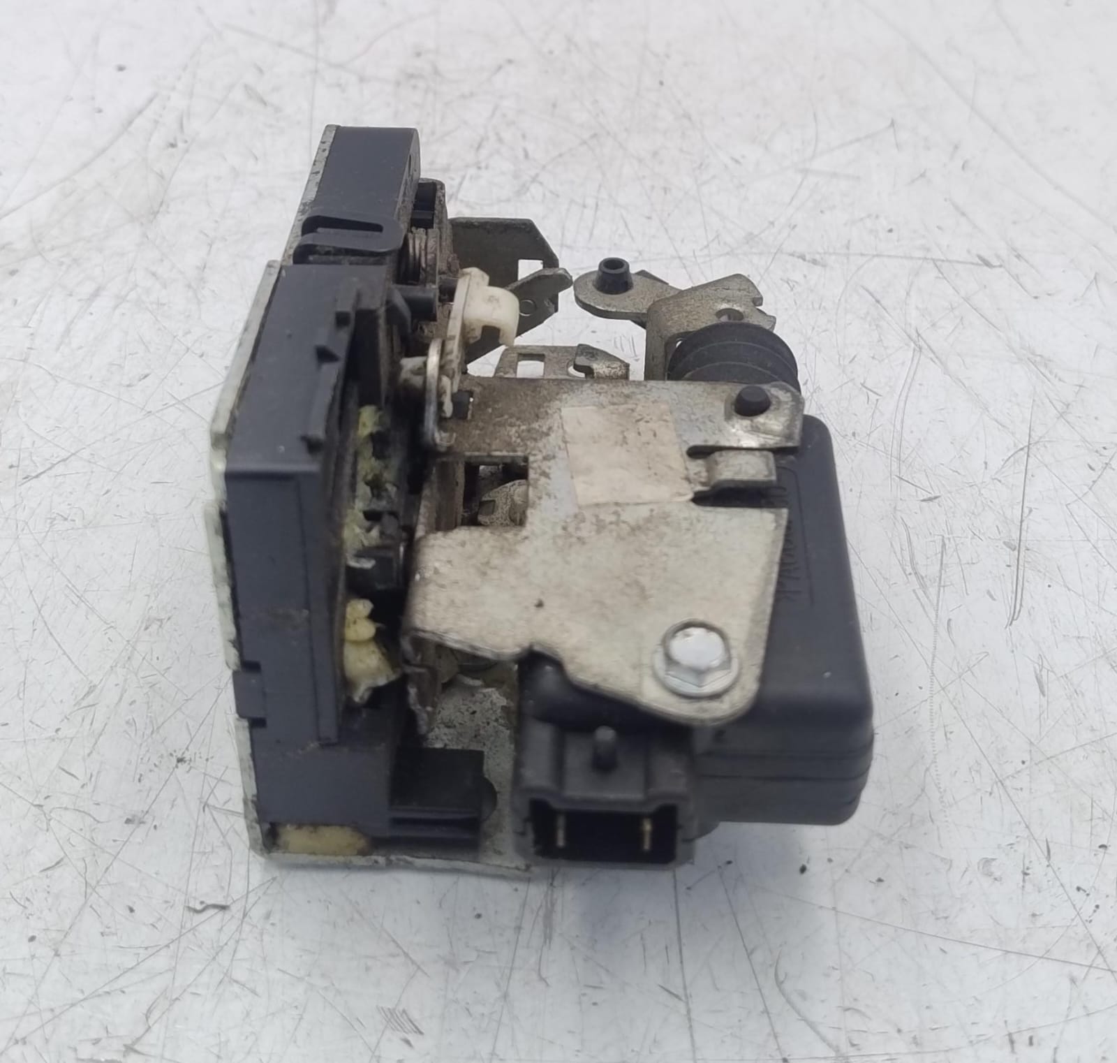 Serratura porta post. dx.