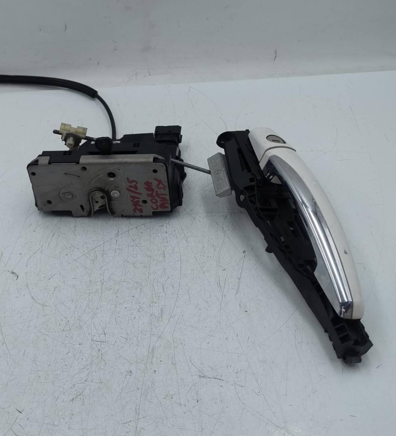 Serratura porta ant. sx. con maniglia esterna