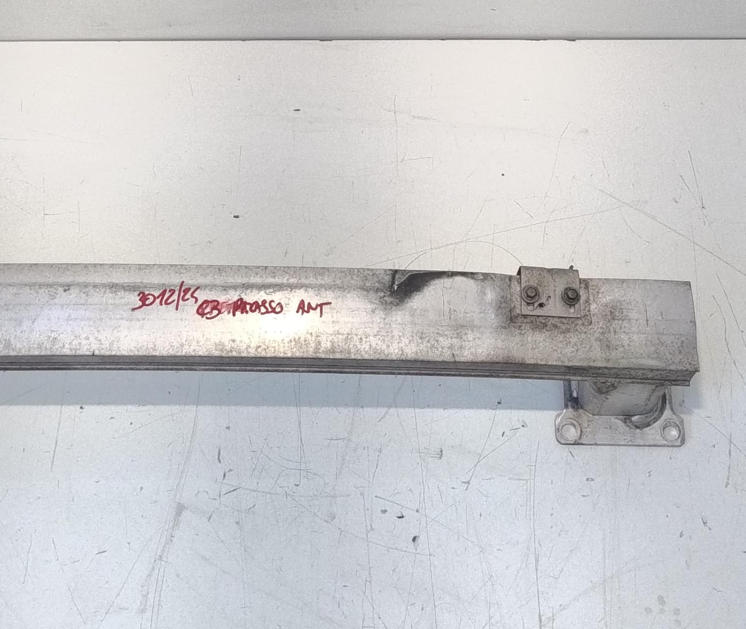 Traversa paraurti ant.