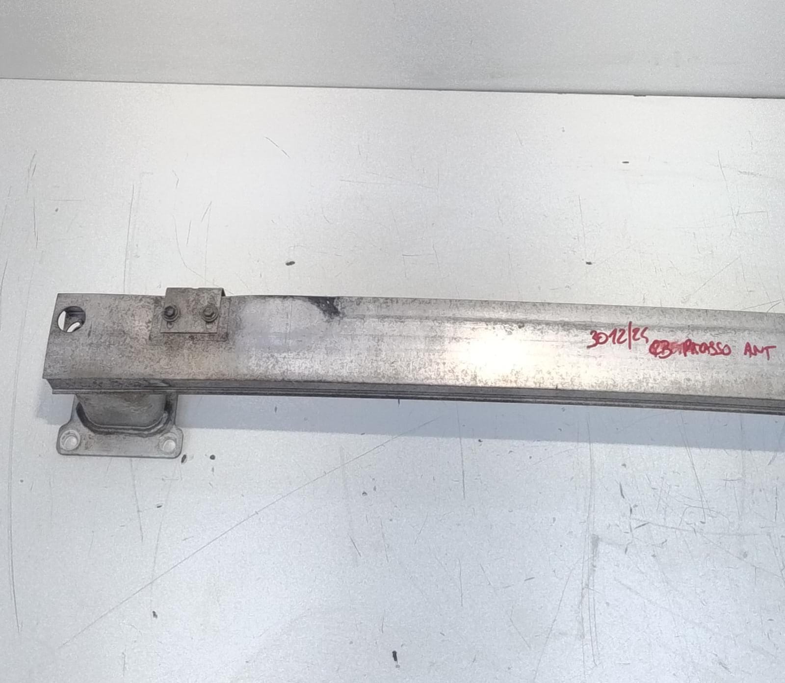 Traversa paraurti ant.