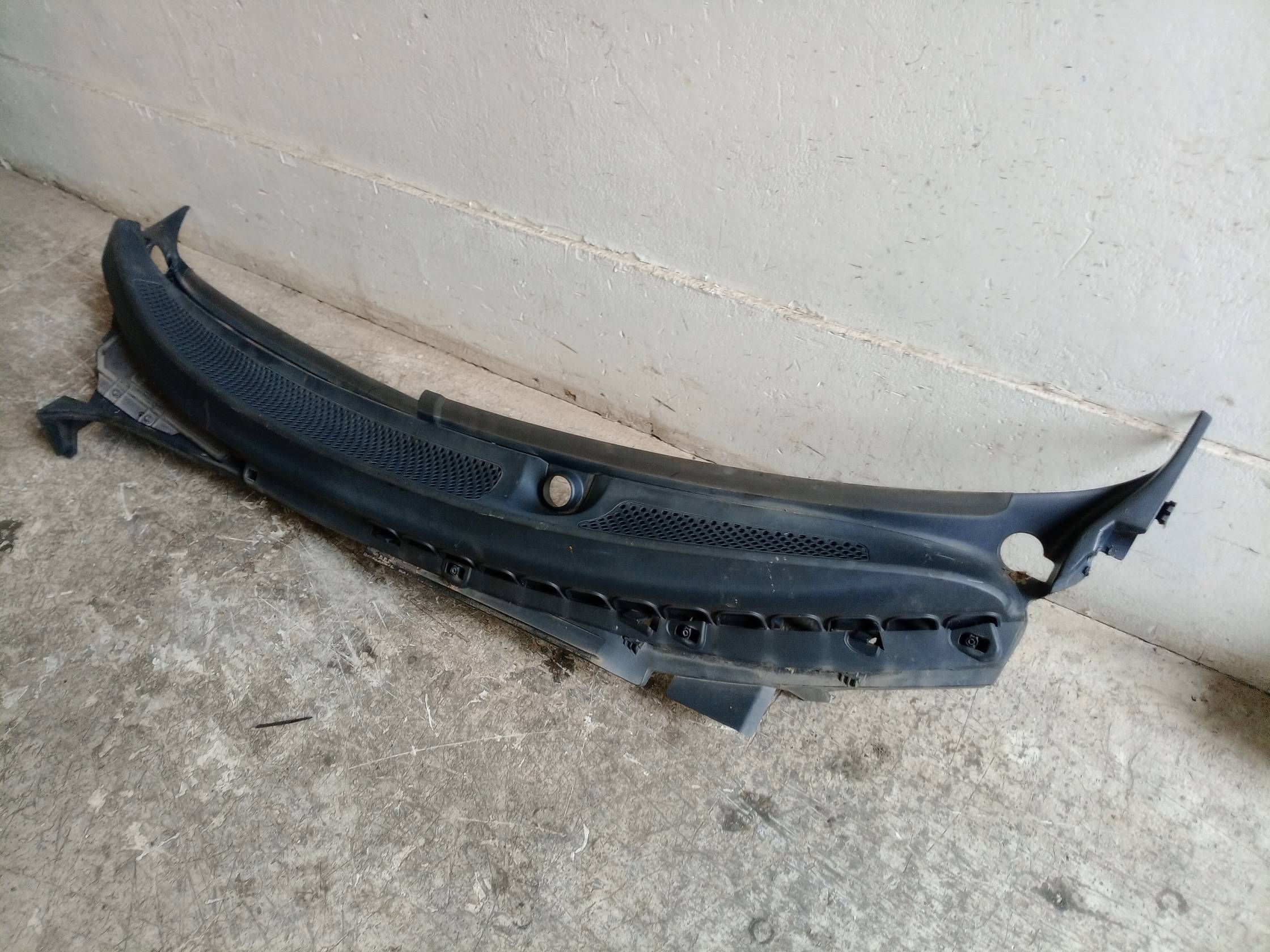 Griglia centr. sottoparabrezza Griglia centr. sottoparabrezza