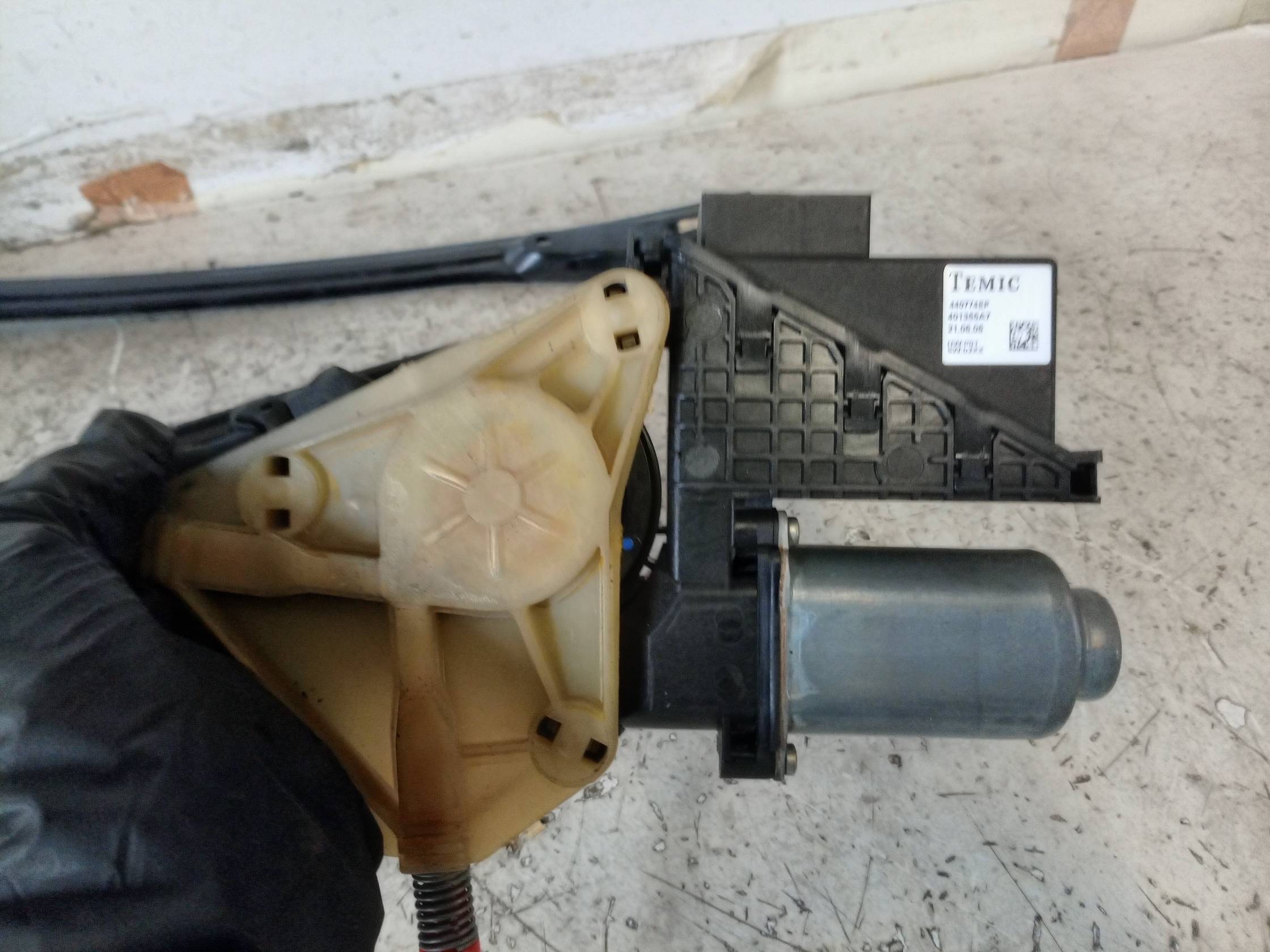 Alzacristallo elettr. porta ant. dx.