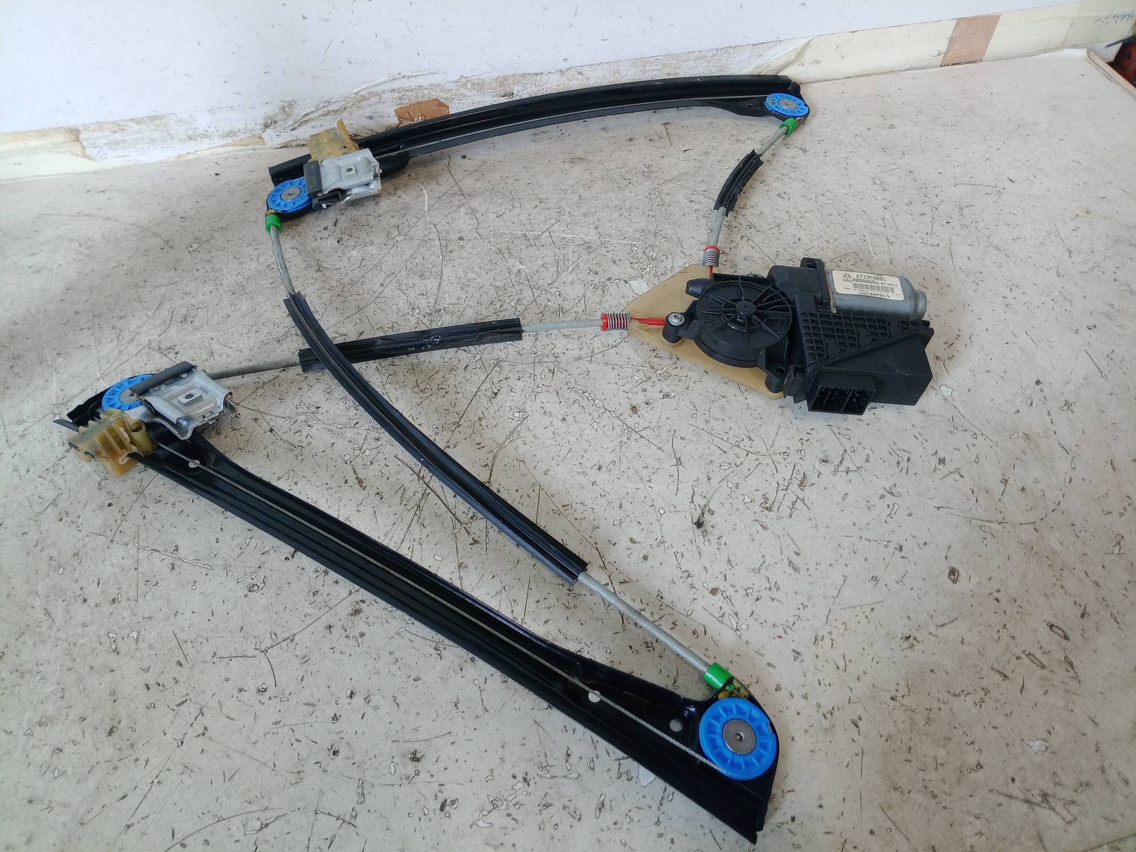 Alzacristallo elettr. porta ant. dx.