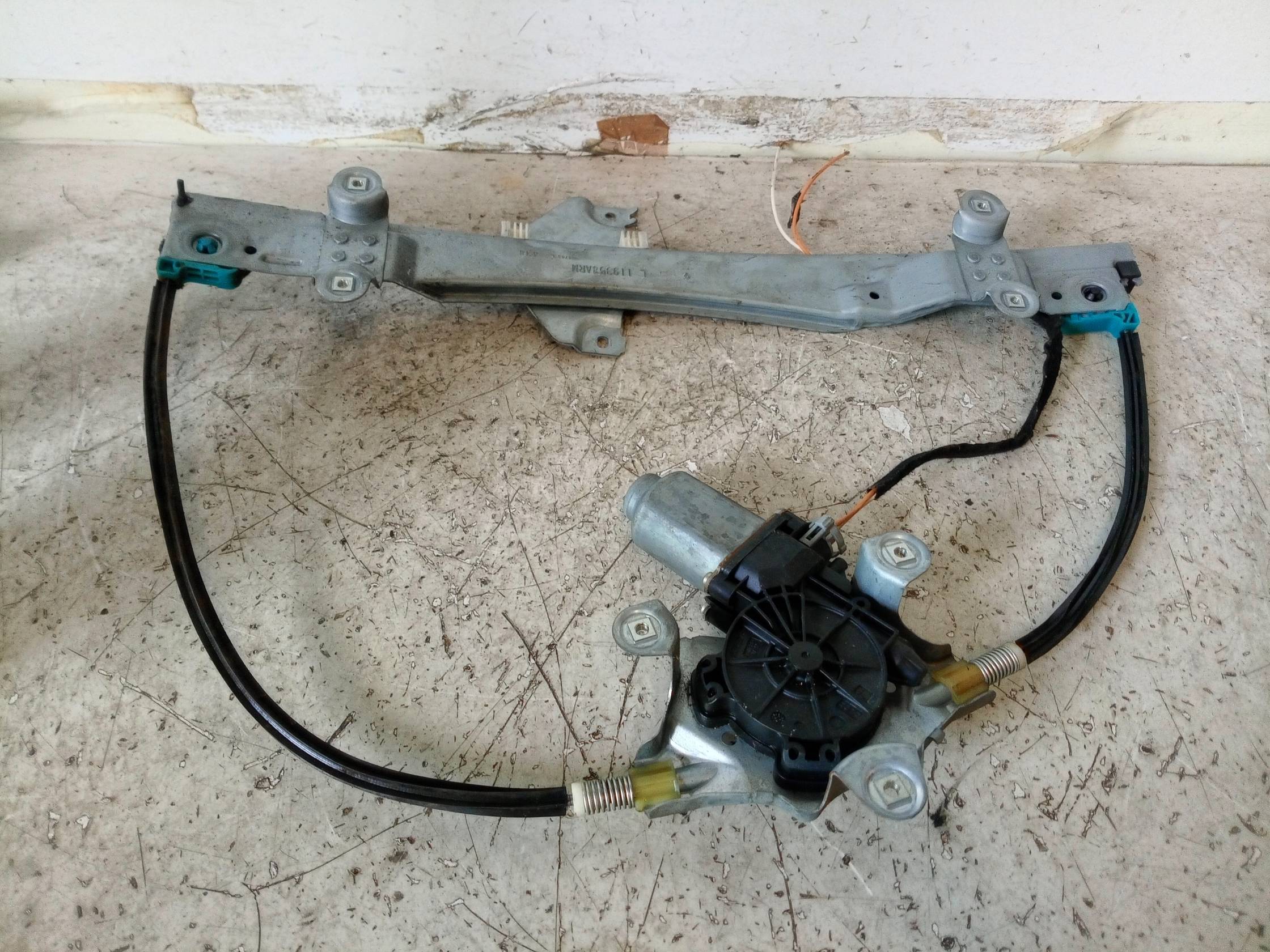 Alzacristallo elettr. porta ant. con motorino sx.