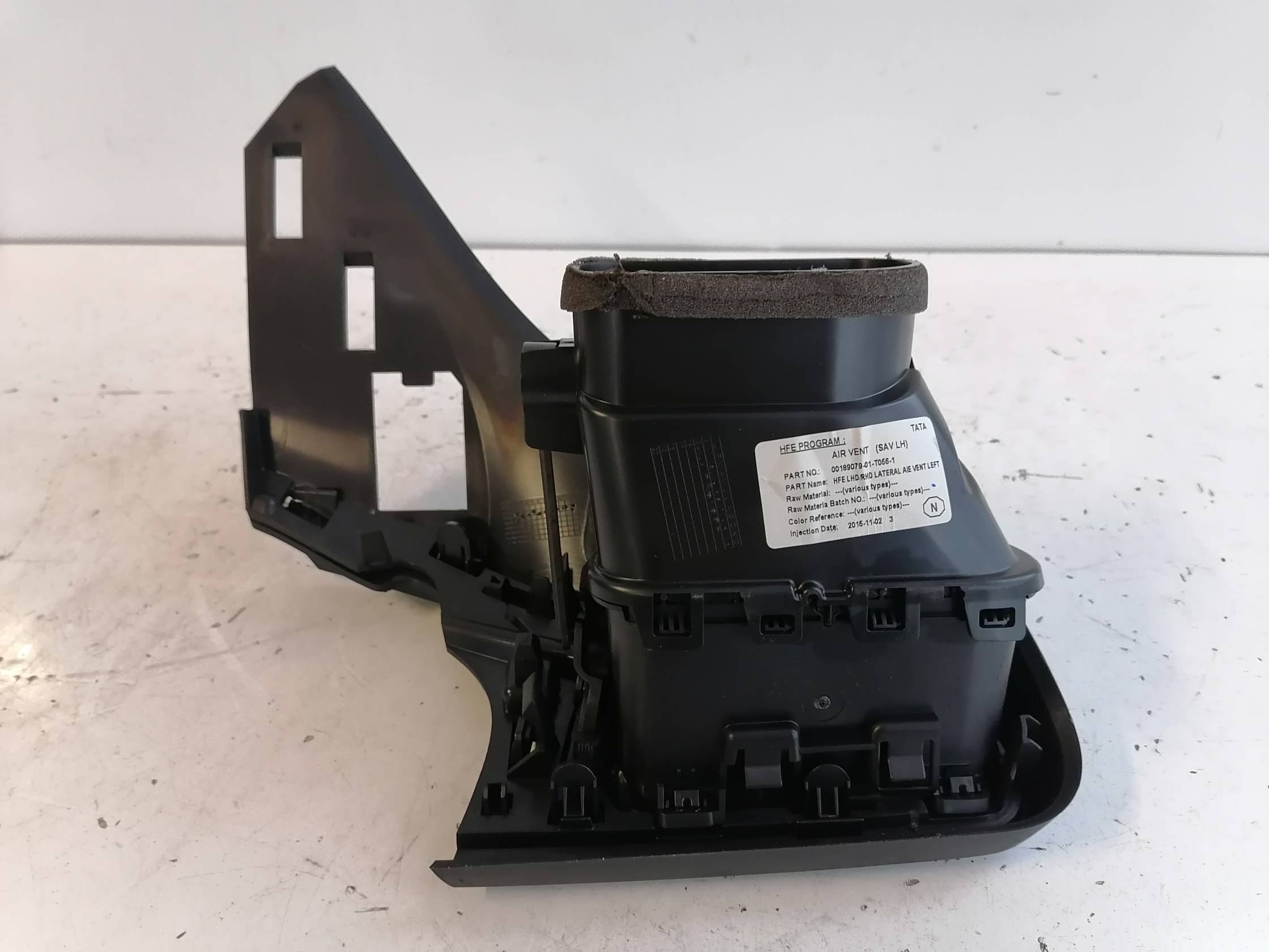 Bocchetta aria lat. cruscotto sx.