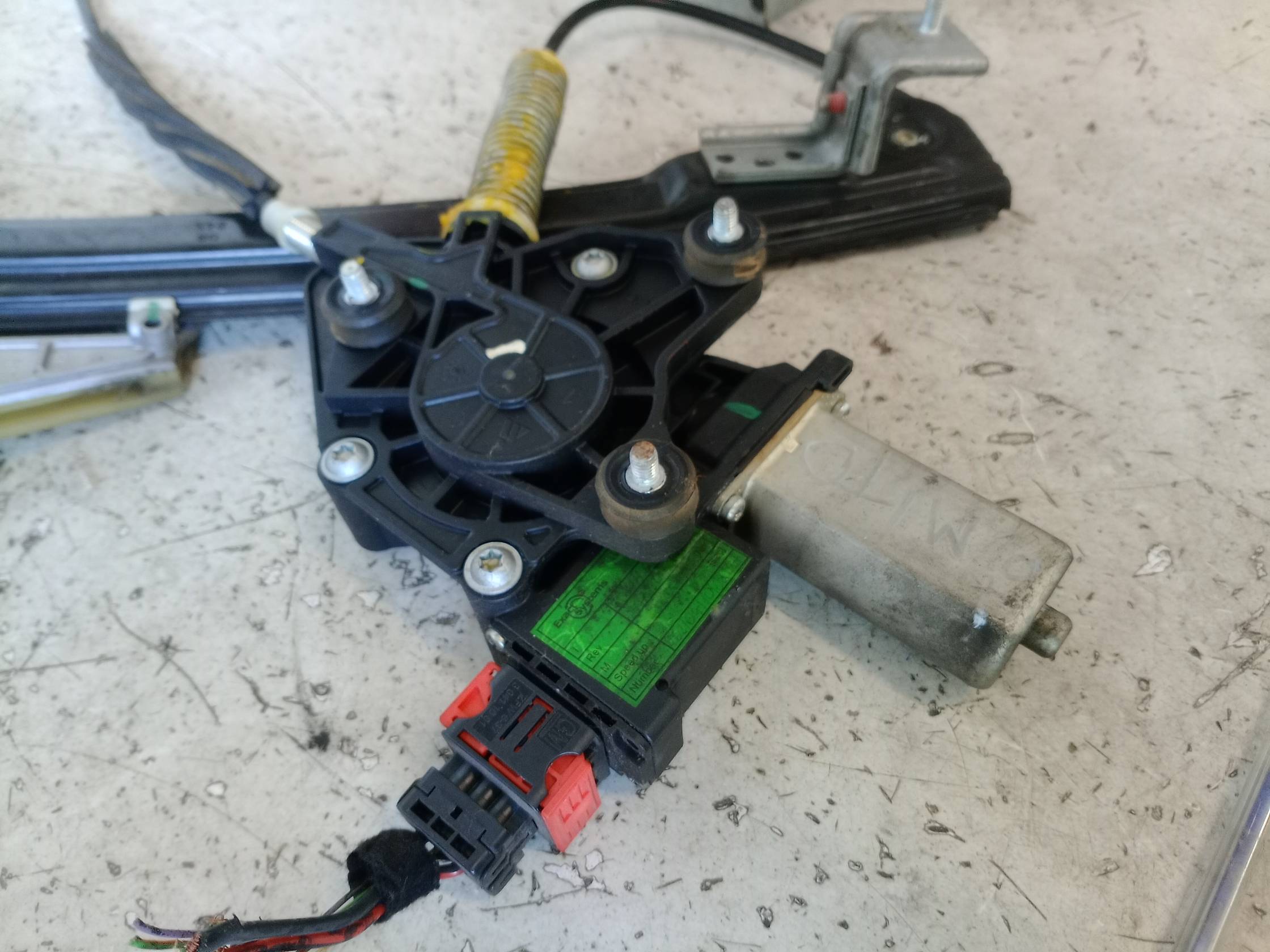 Alzacristallo elettr. porta ant. dx.