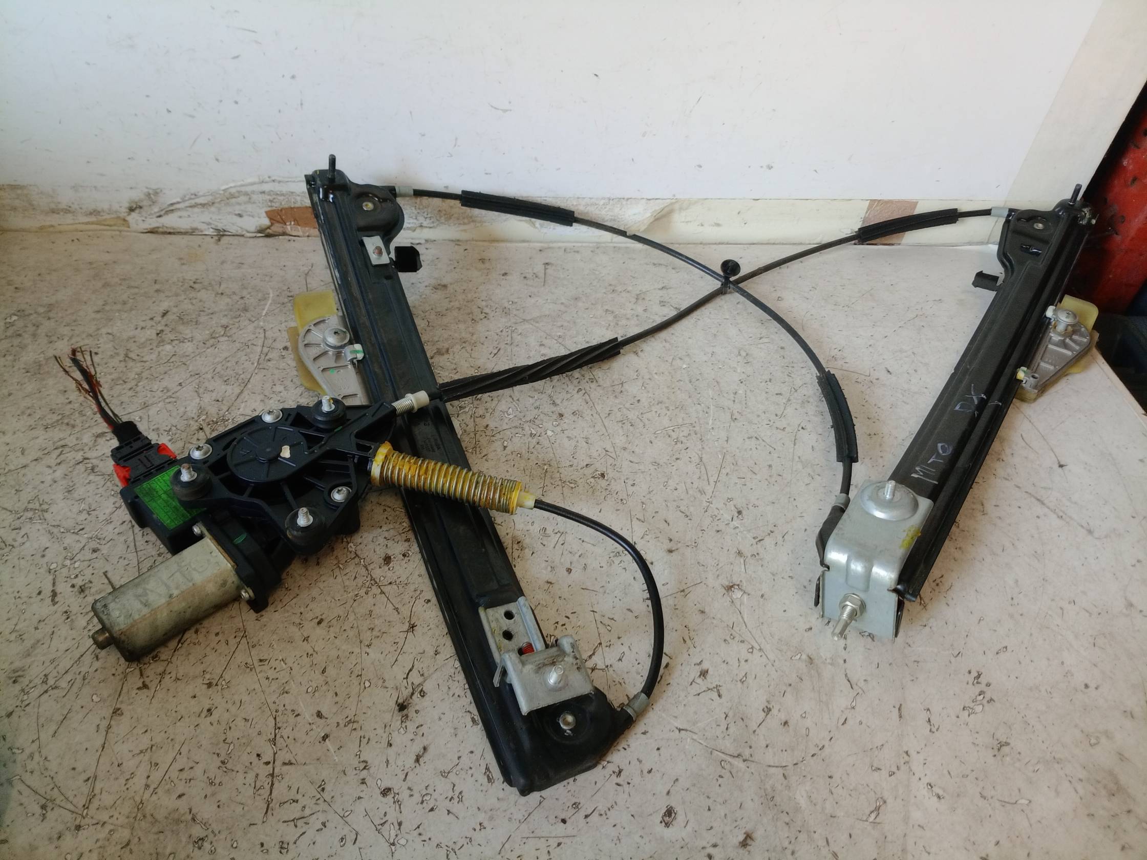 Alzacristallo elettr. porta ant. dx.