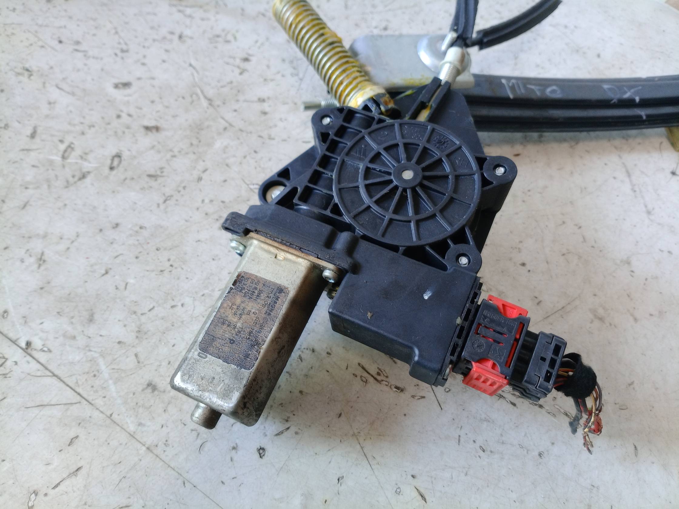 Alzacristallo elettr. porta ant. dx.