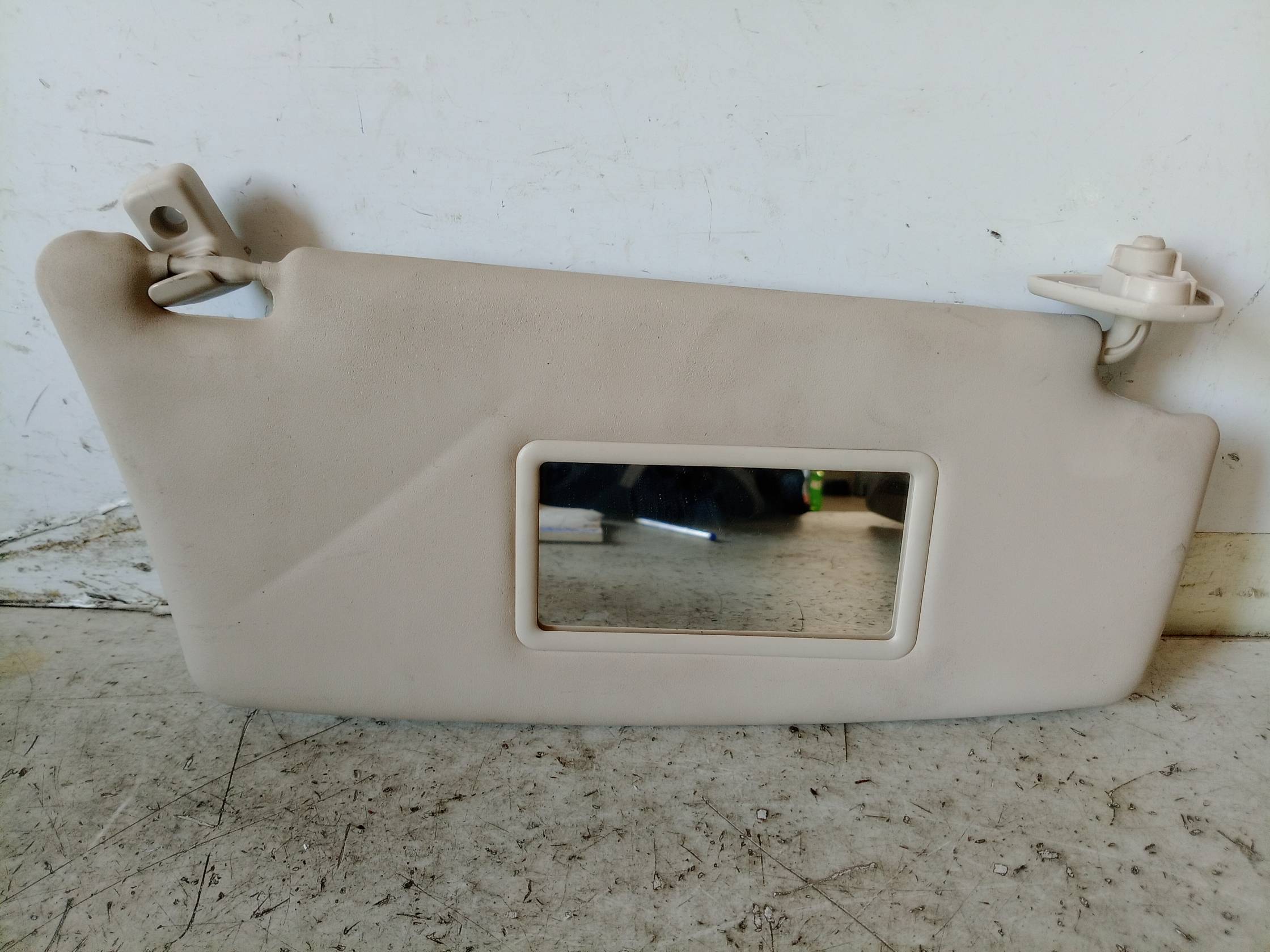 Aletta parasole parabrezza dx.