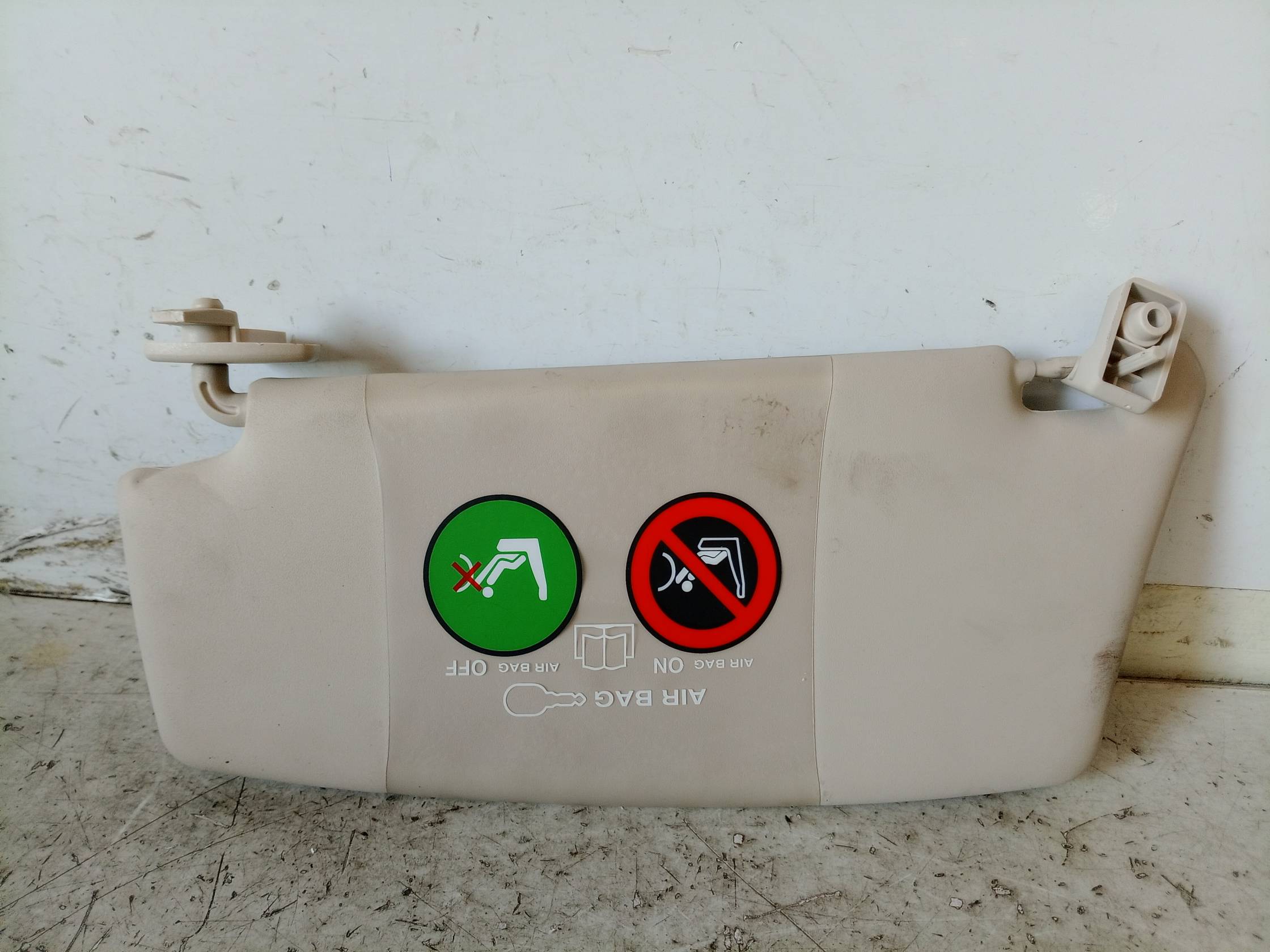 Aletta parasole parabrezza dx.