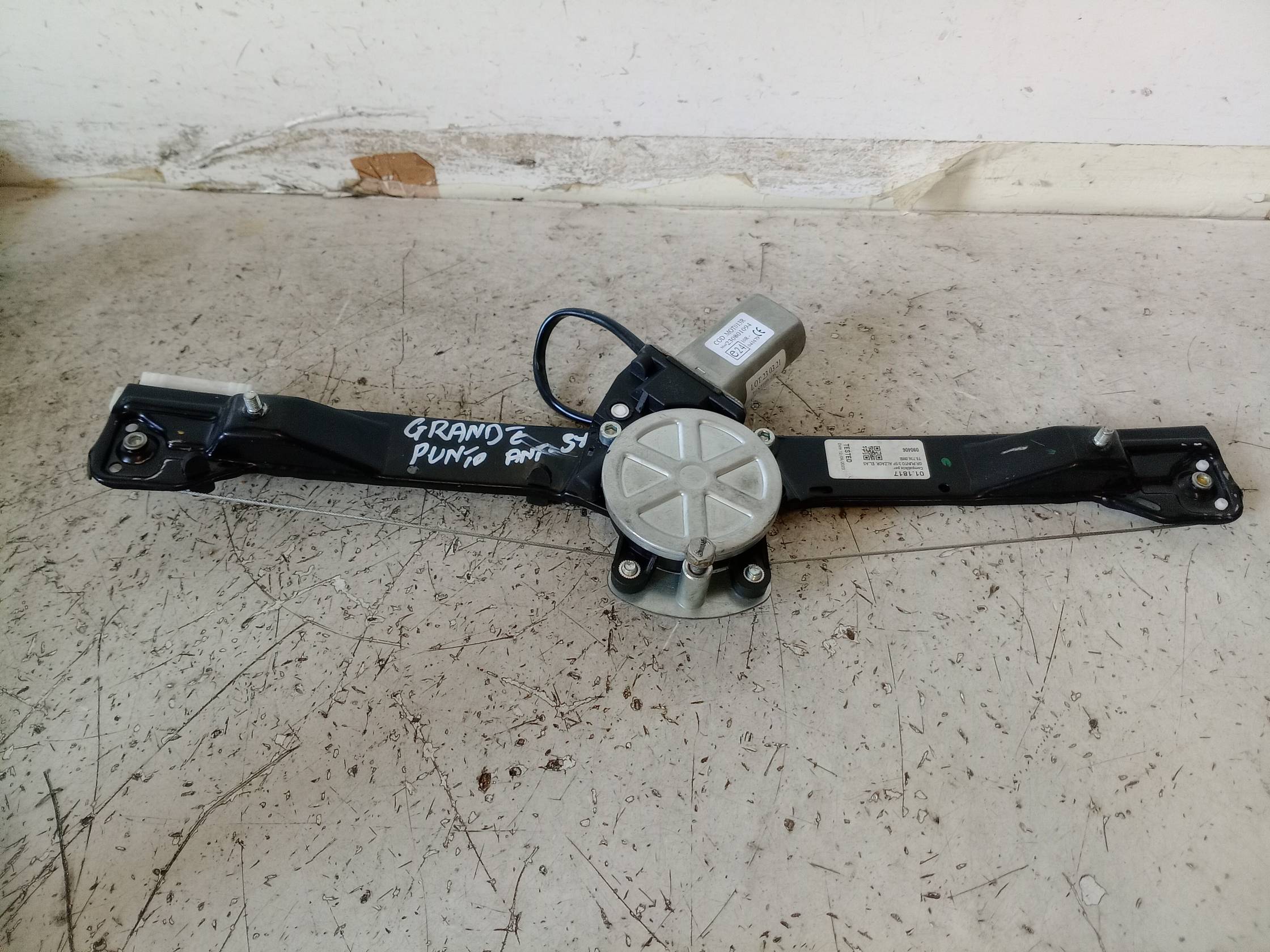 Alzacristallo elettr. porta ant. sx.