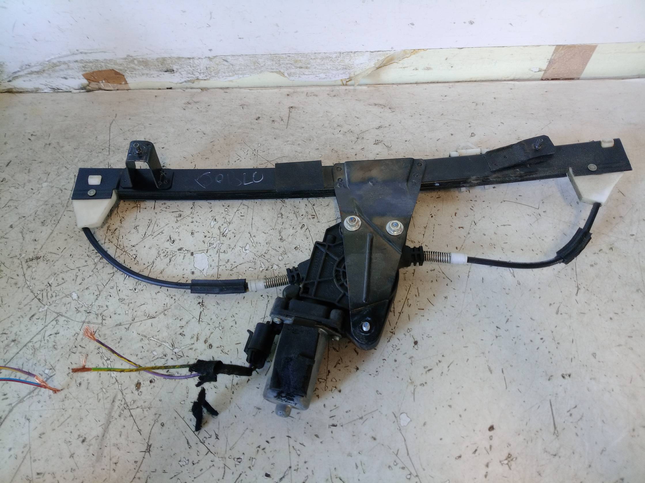 Alzacristallo elettr. porta ant. con motorino sx. Alzacristallo elettr. porta ant. con motorino sx.