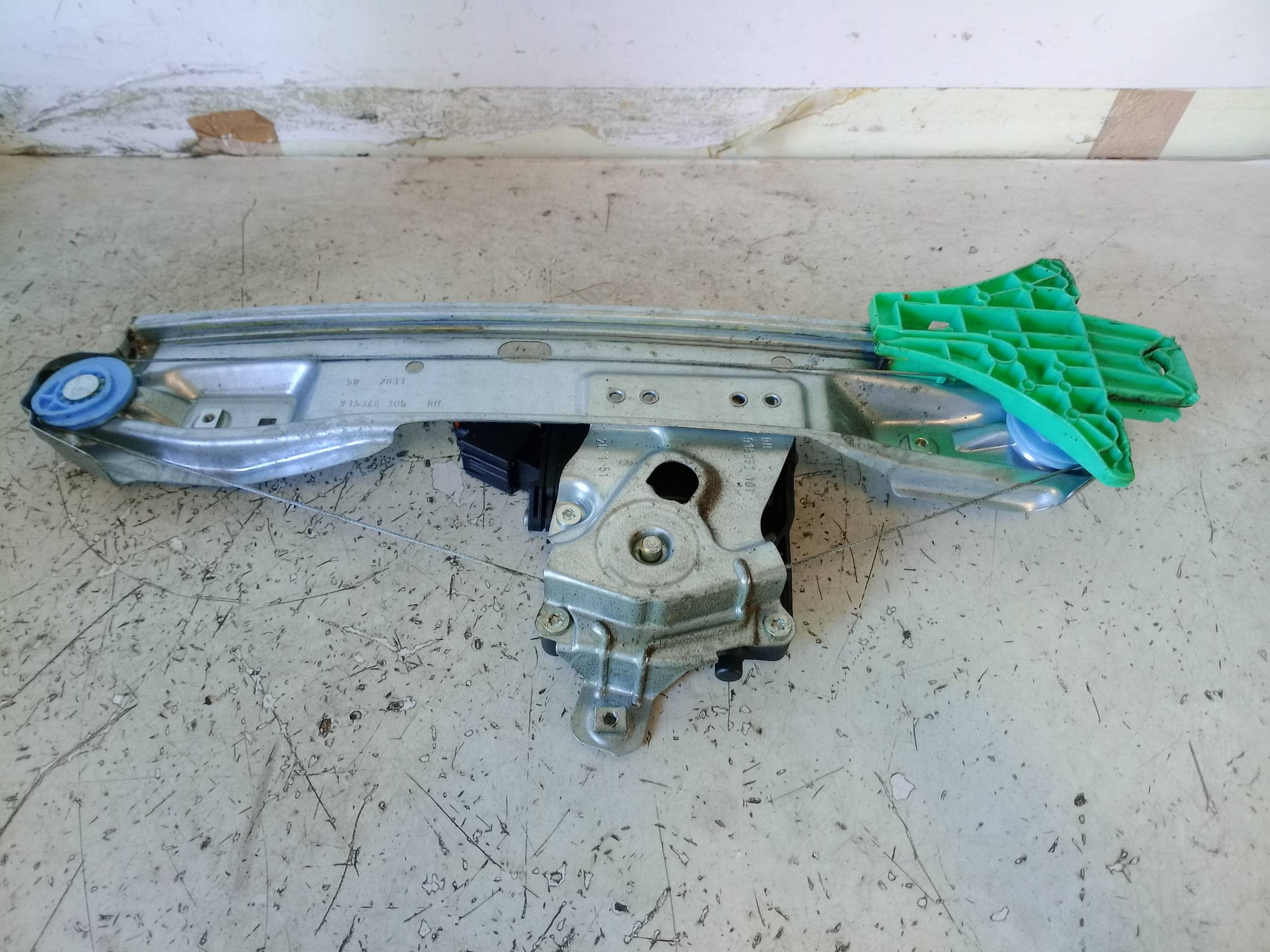 Alzacristallo elettr. porta post. dx.