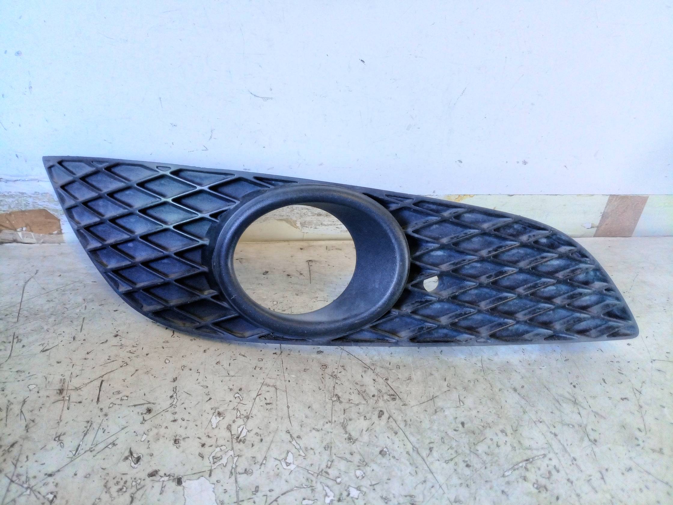 Griglia lat. paraurti ant. dx.