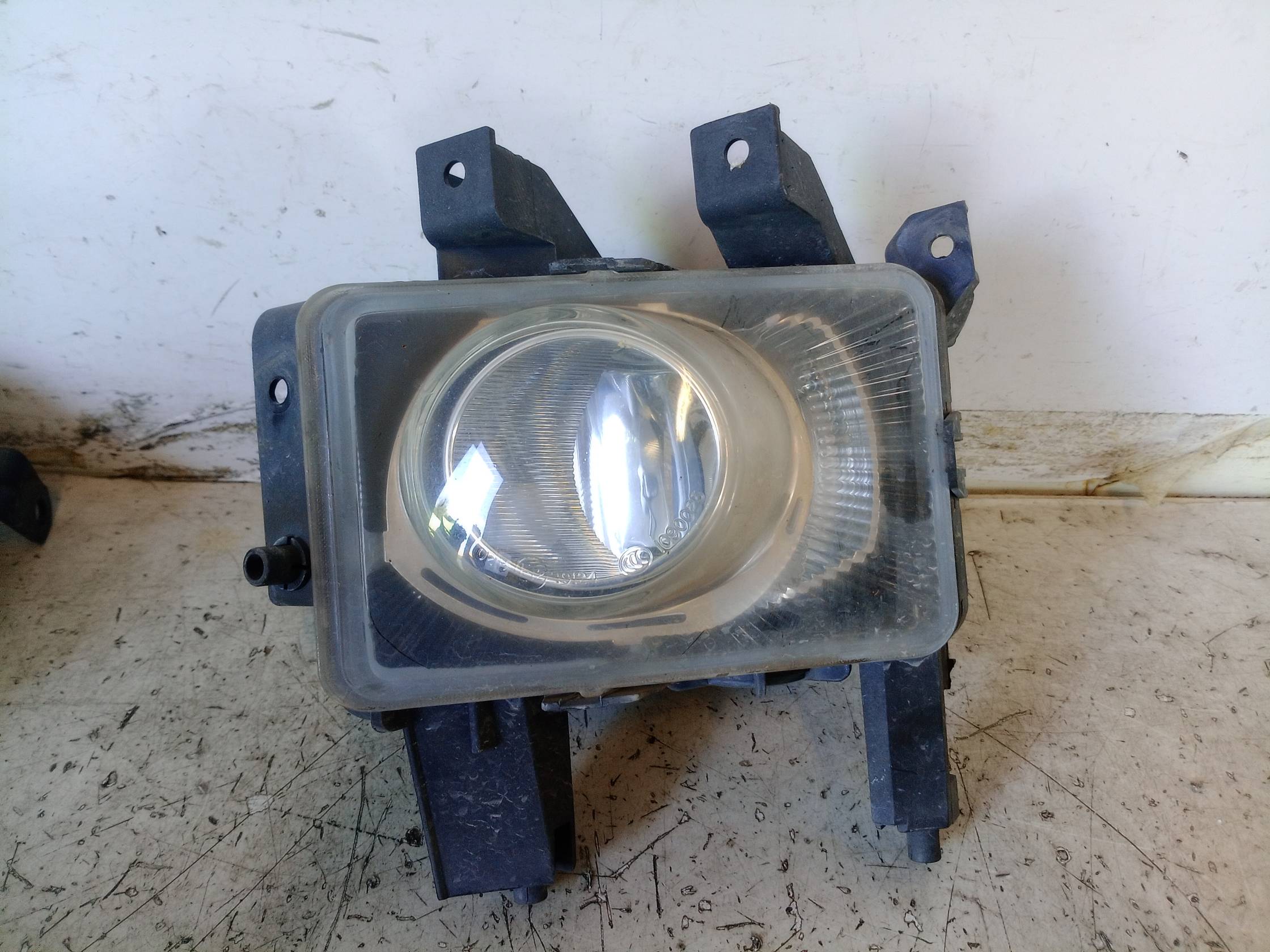 Proiettore fendinebbia sx.