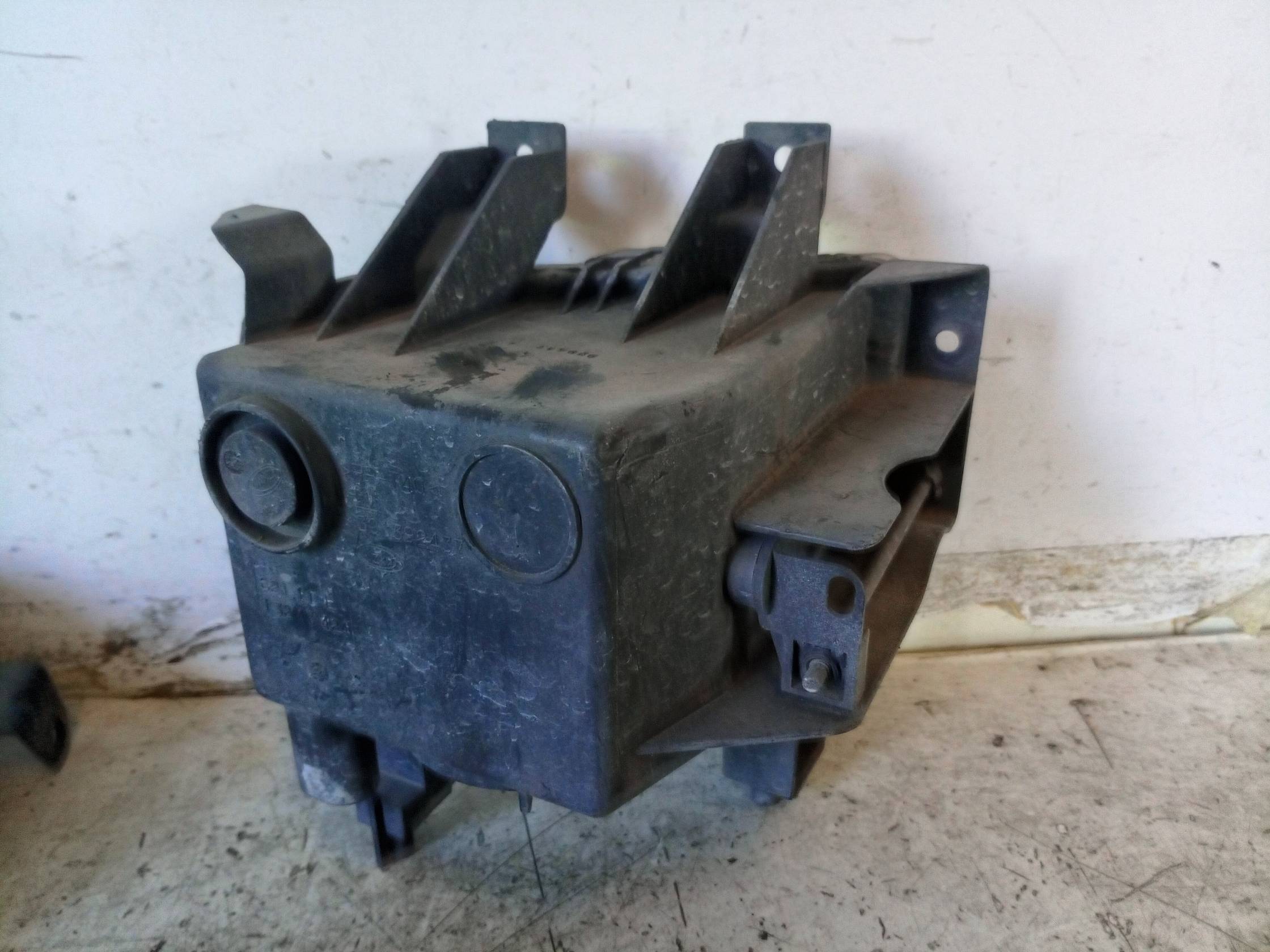 Proiettore fendinebbia sx.