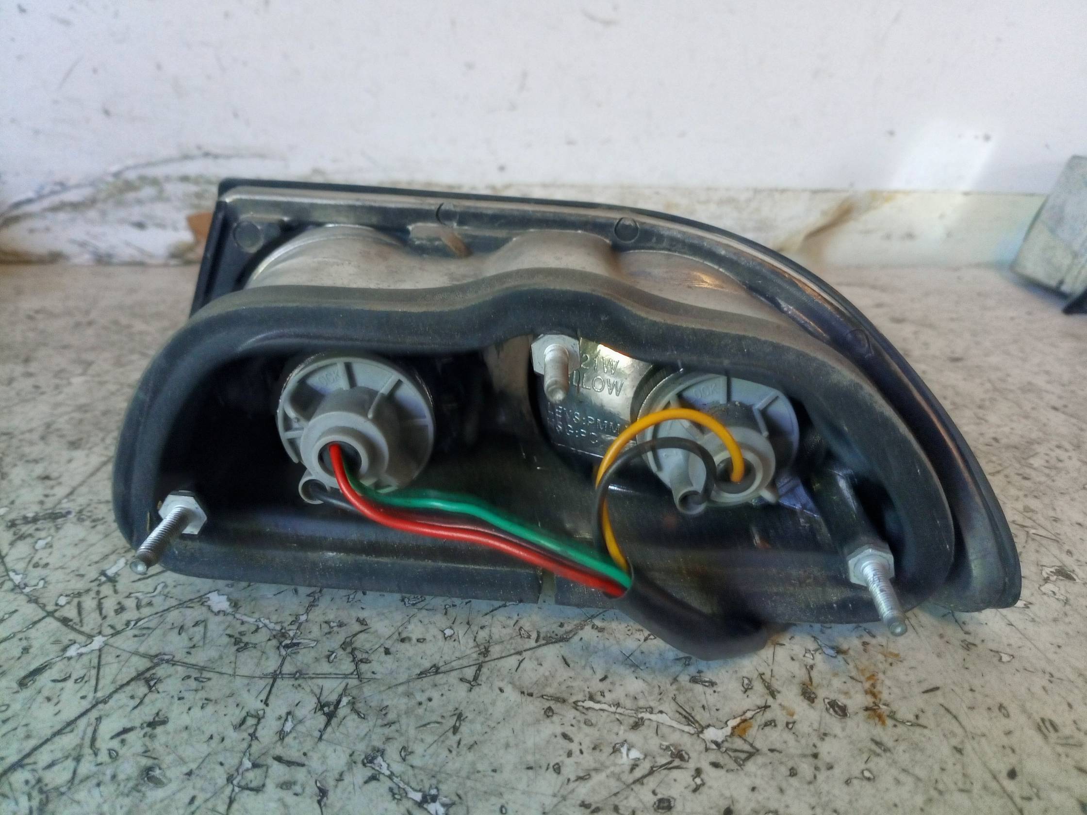 Fanale post. parte est. sx.