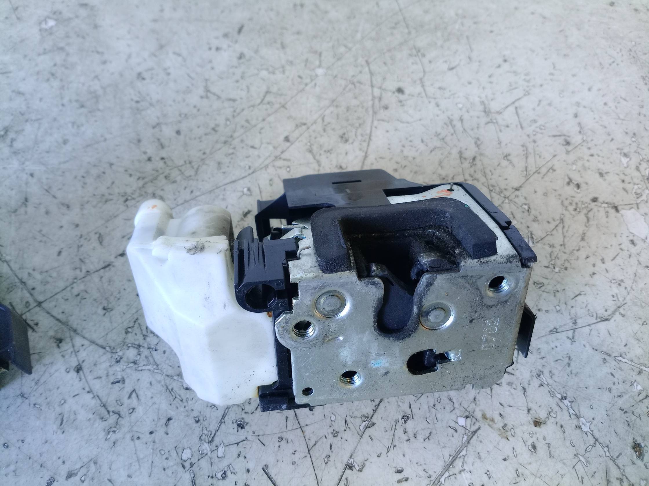 Serratura porta post. dx.