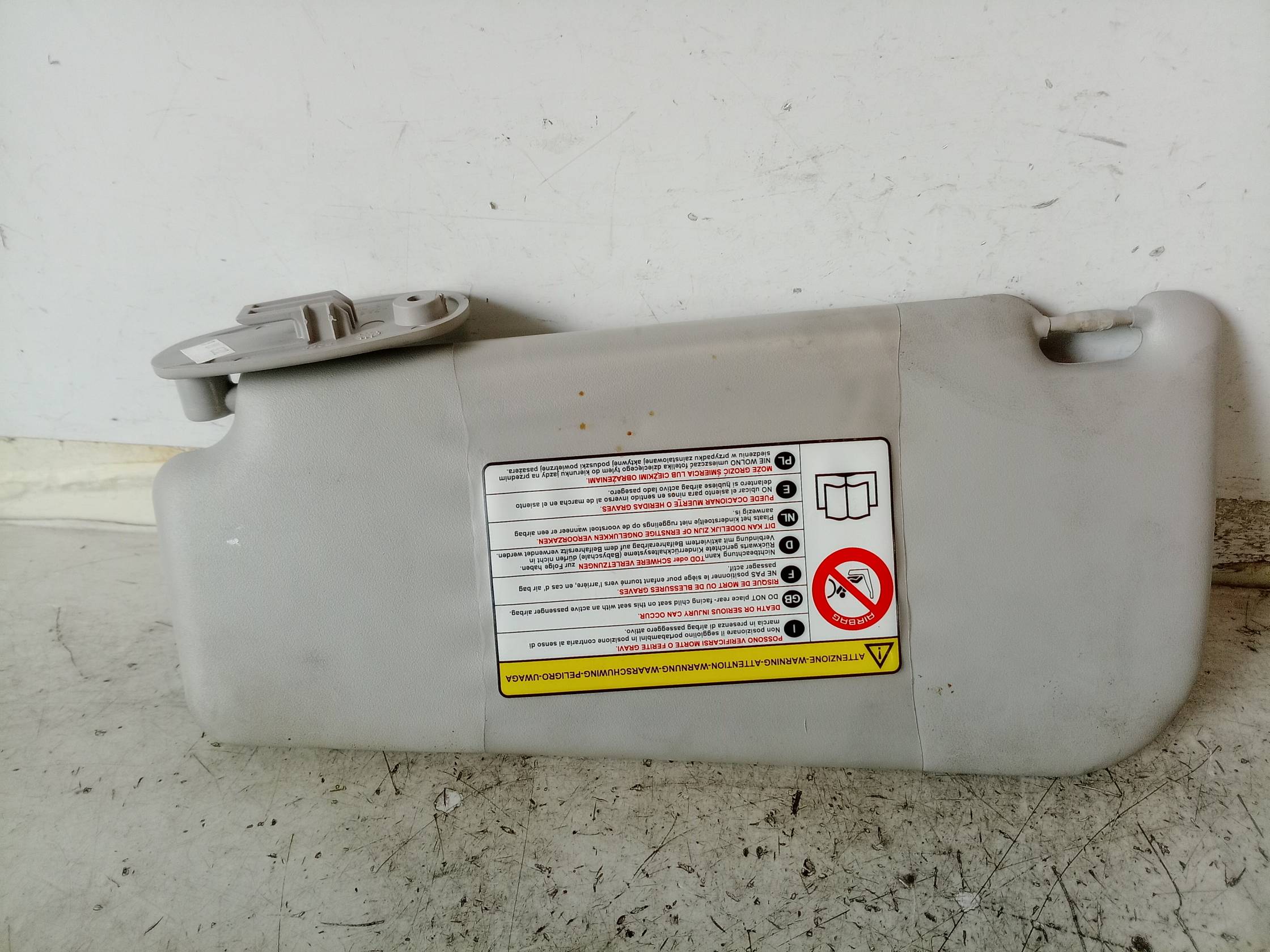 Aletta parasole parabrezza dx.