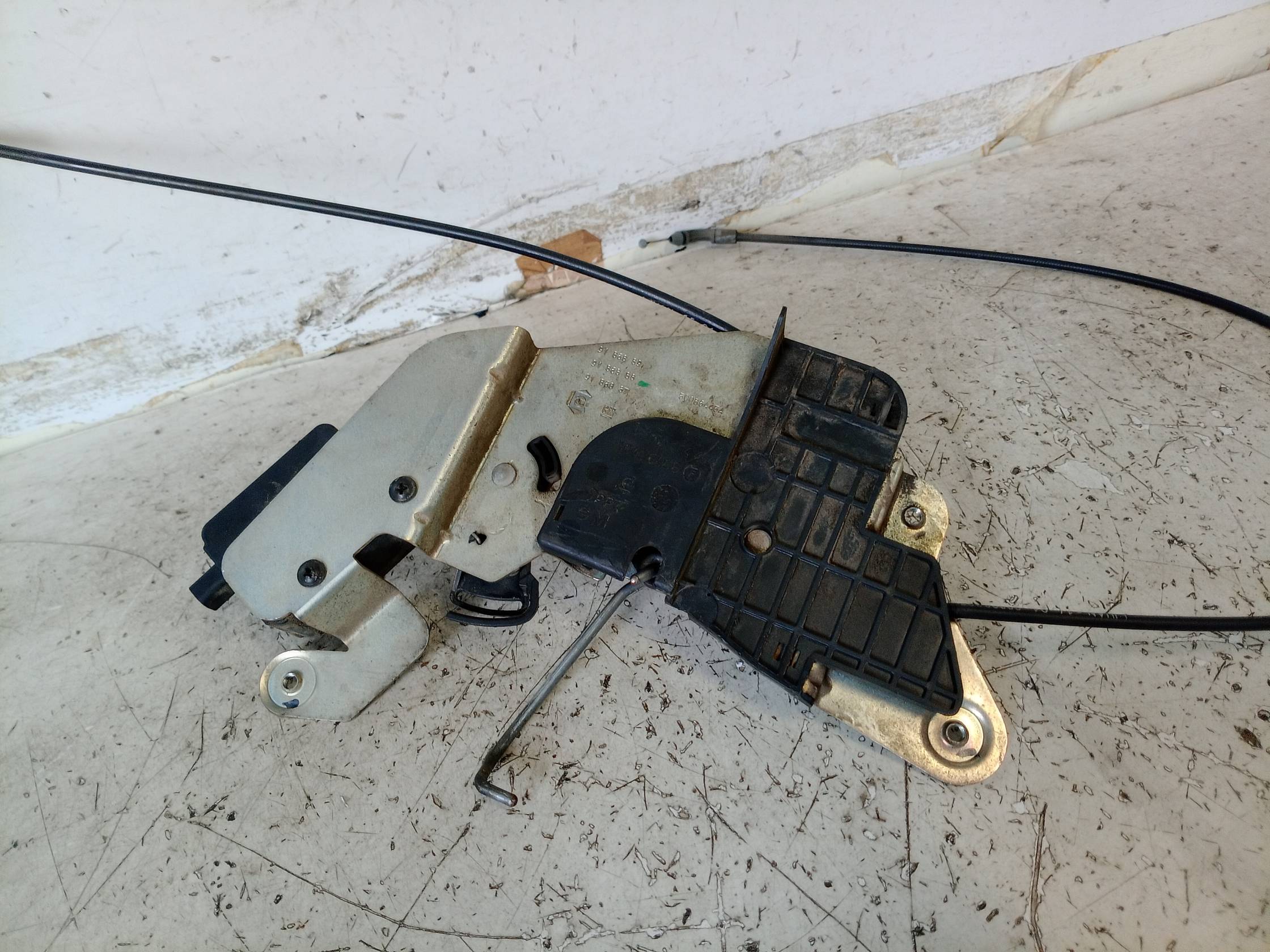 Serratura porta post. a battente dx.