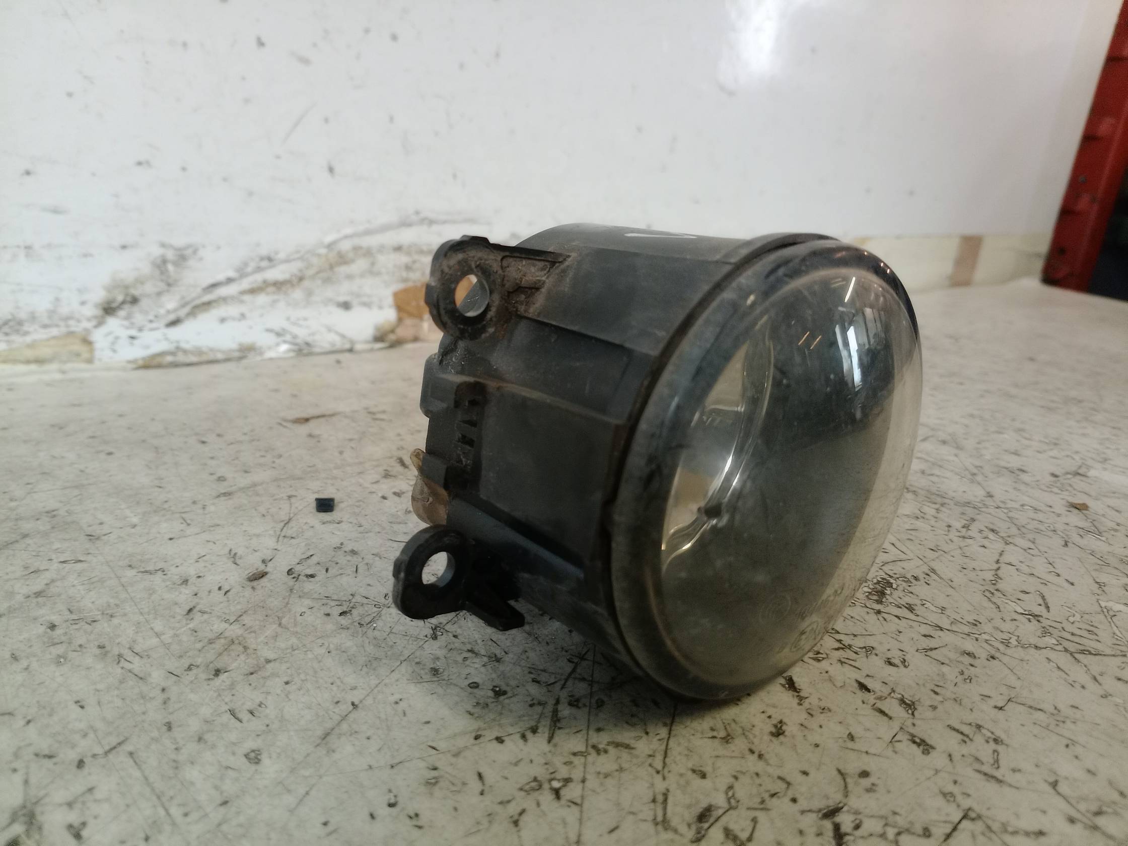 Proiettore fendinebbia sx.