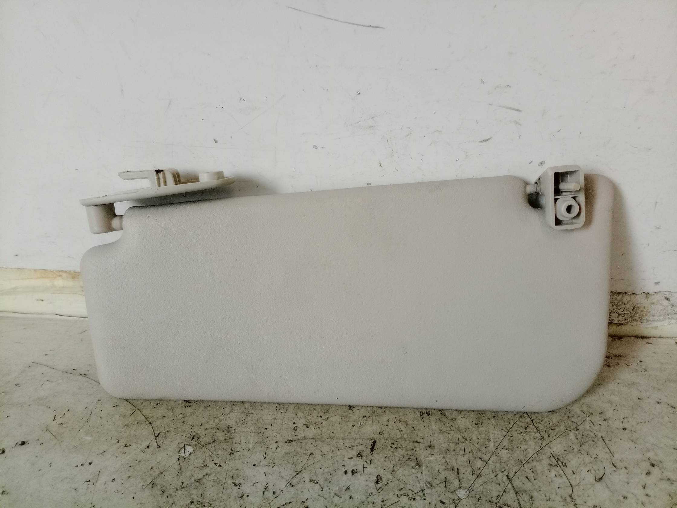 Aletta parasole parabrezza dx.