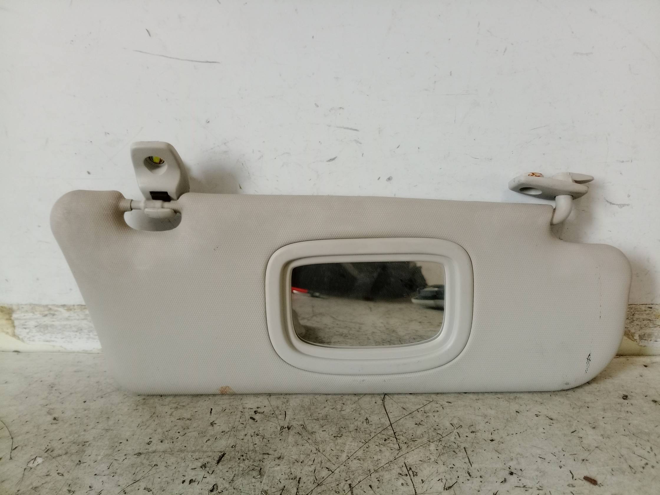 Aletta parasole parabrezza dx.