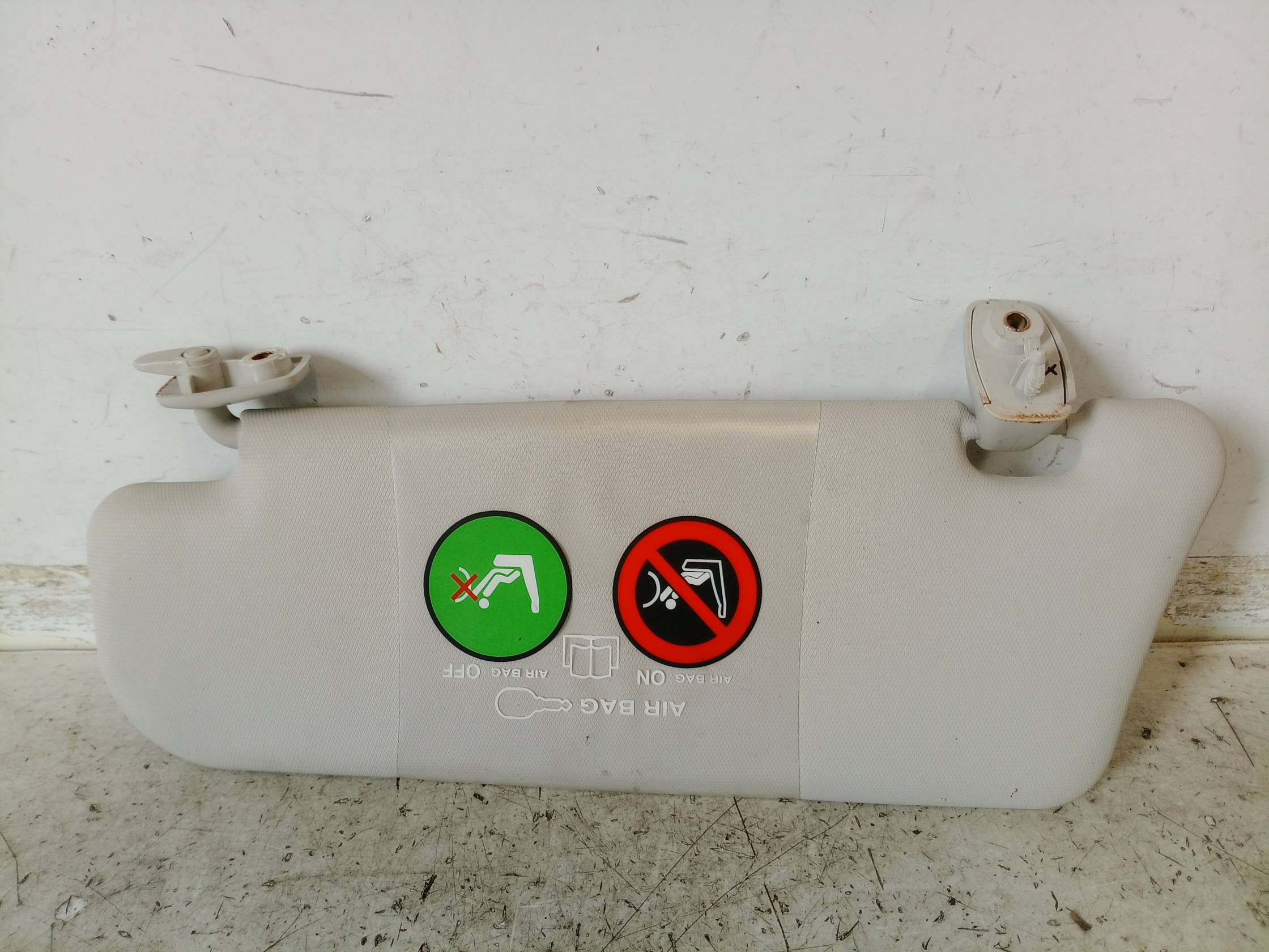 Aletta parasole parabrezza dx.