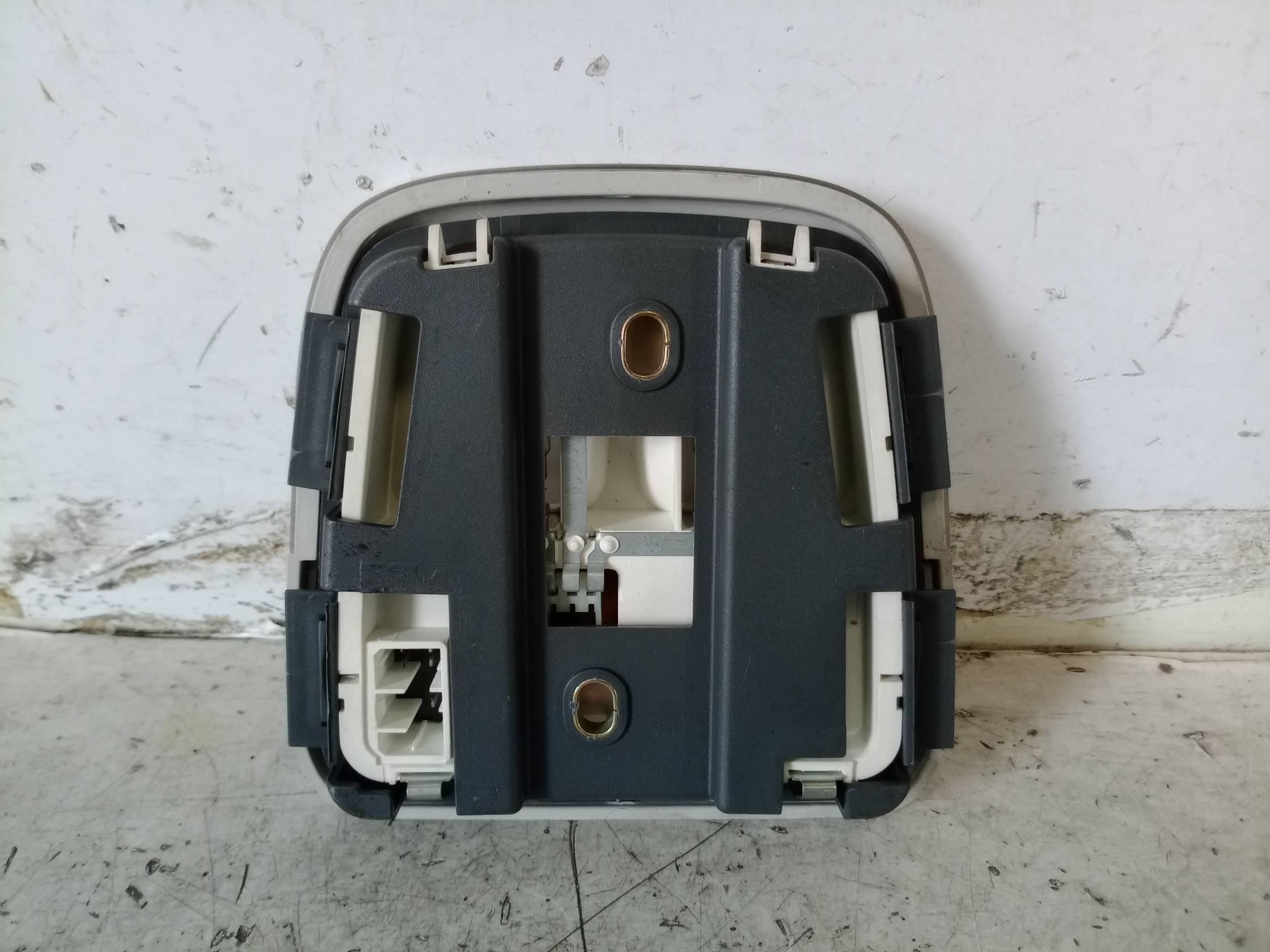 Luce cortesia post. tetto