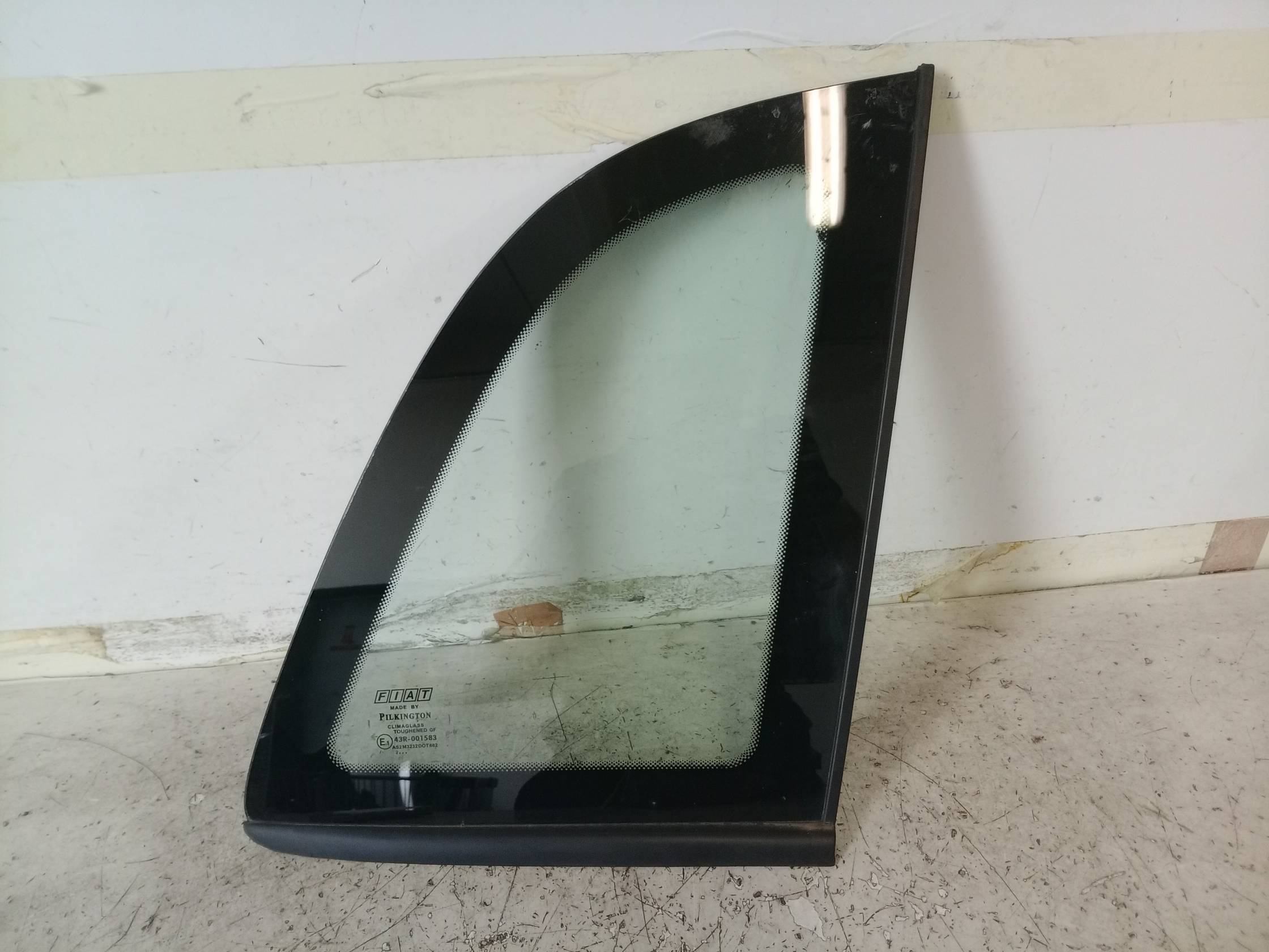 Fisso atermico parafango post. dx.