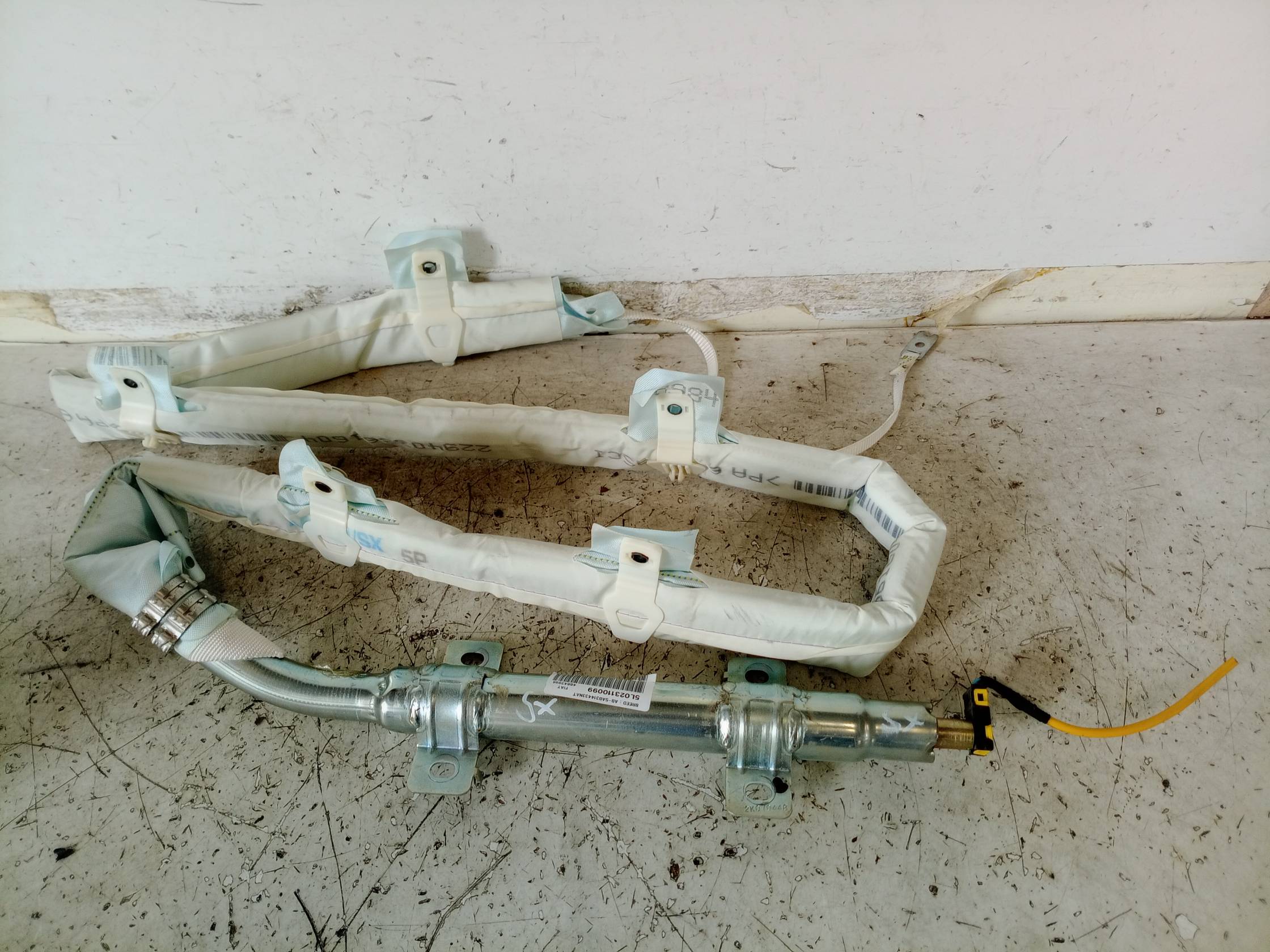 Dispositivo airbag a tendina sx.