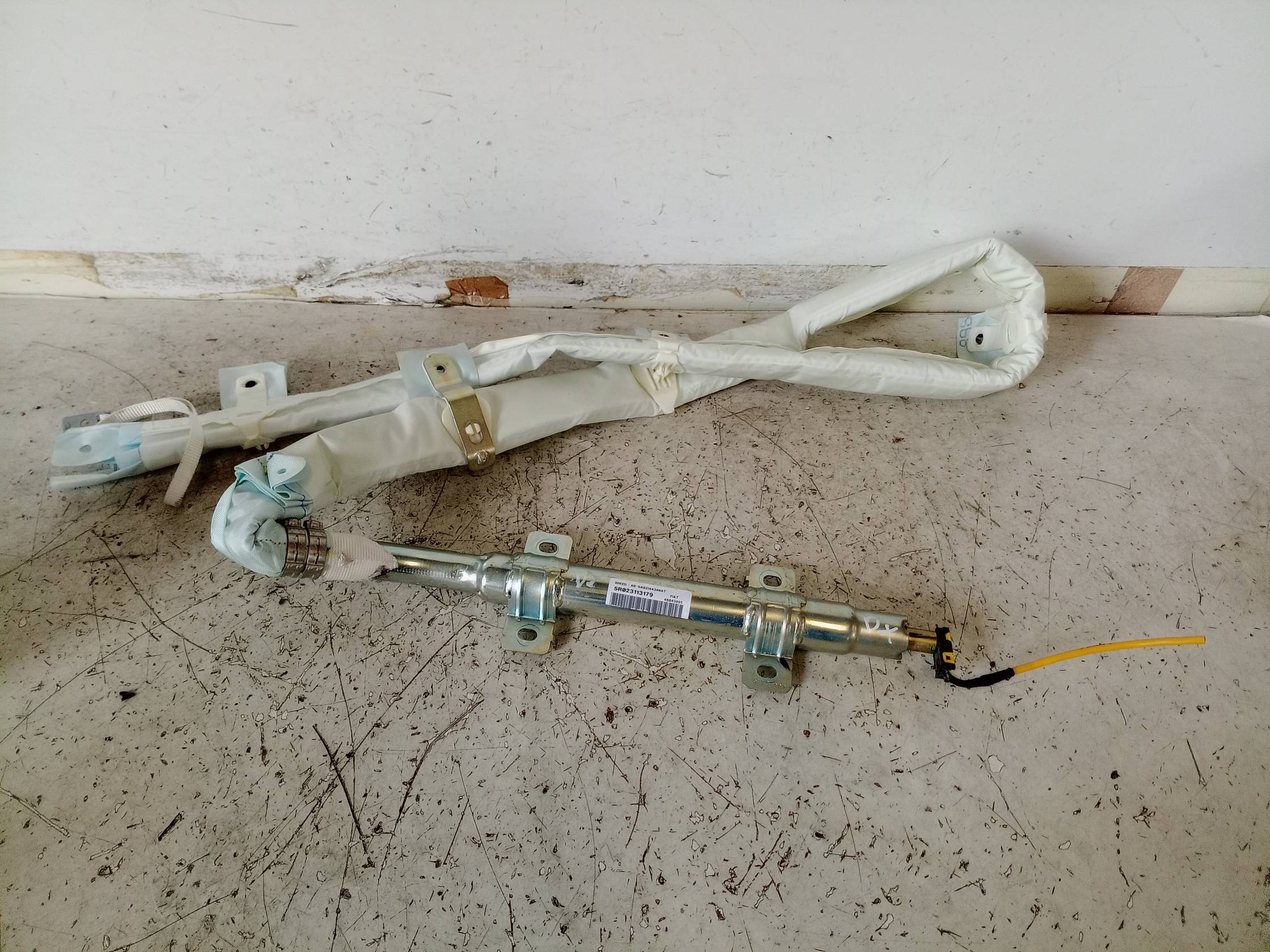 Dispositivo airbag a tendina dx.