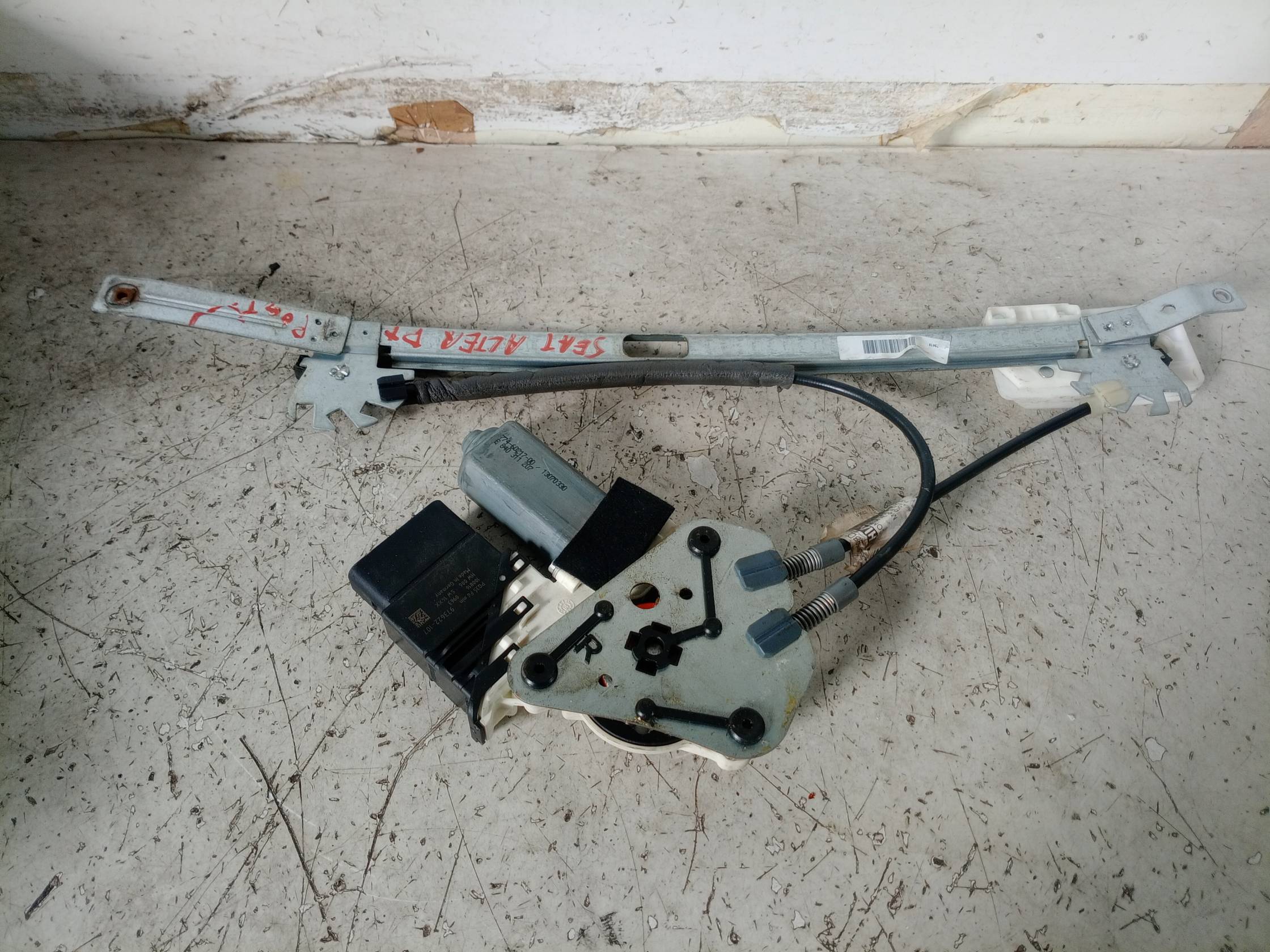 Alzacristallo elettr. porta post. dx.