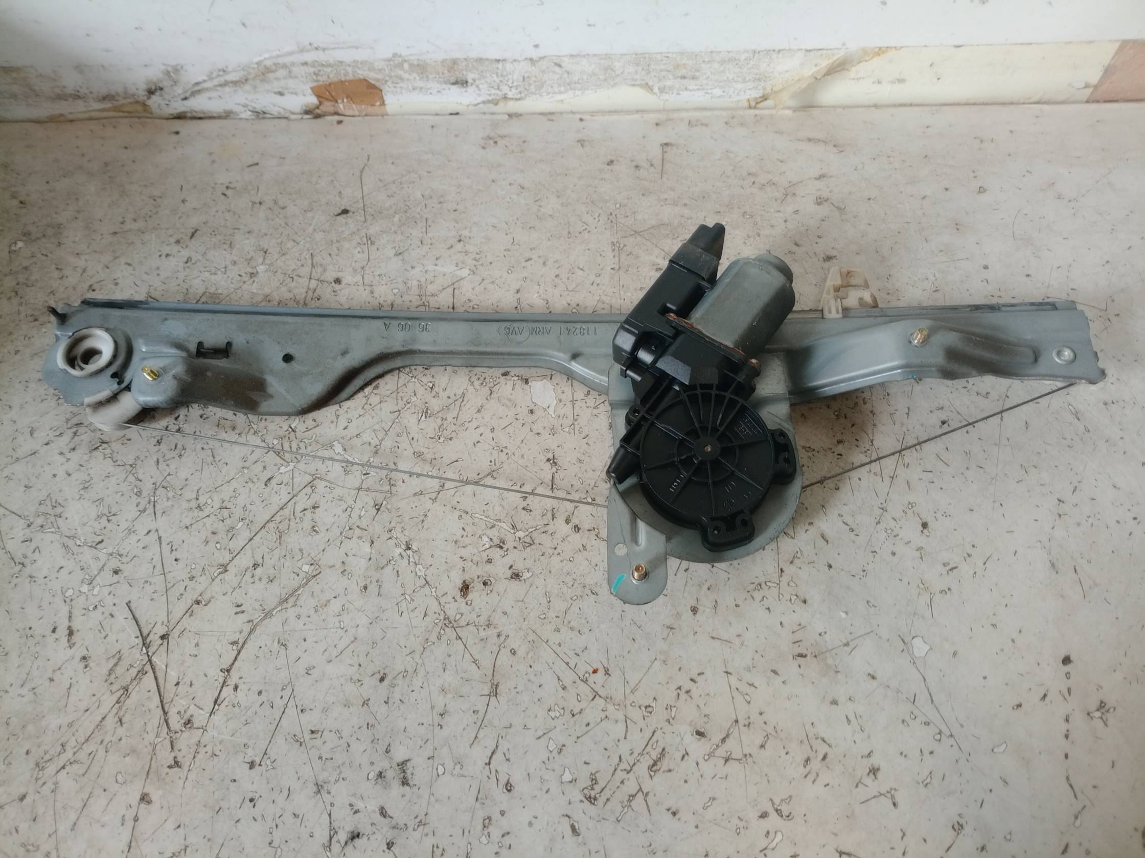 Alzacristallo elettr. porta ant. sx.