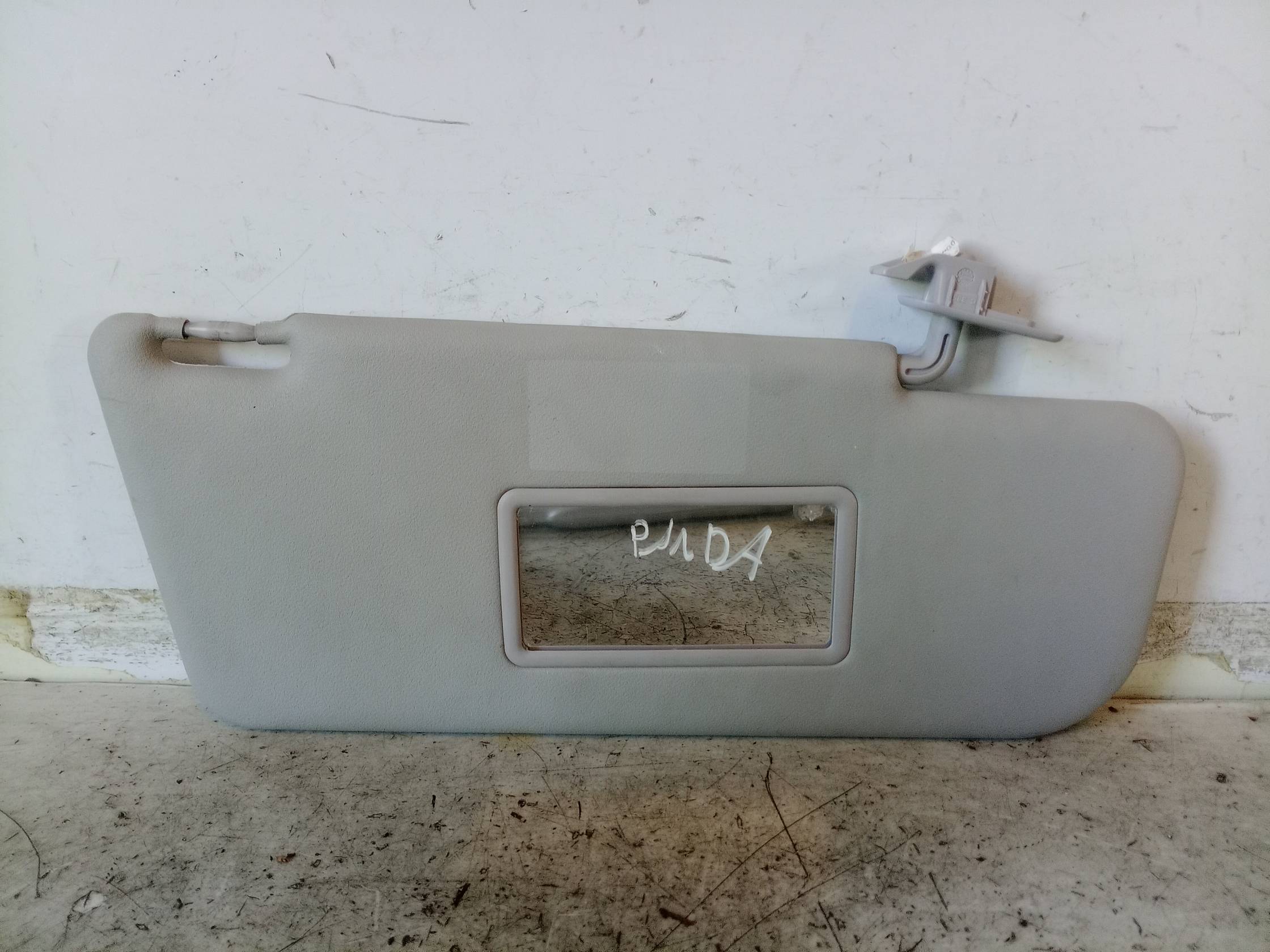 Aletta parasole parabrezza dx.