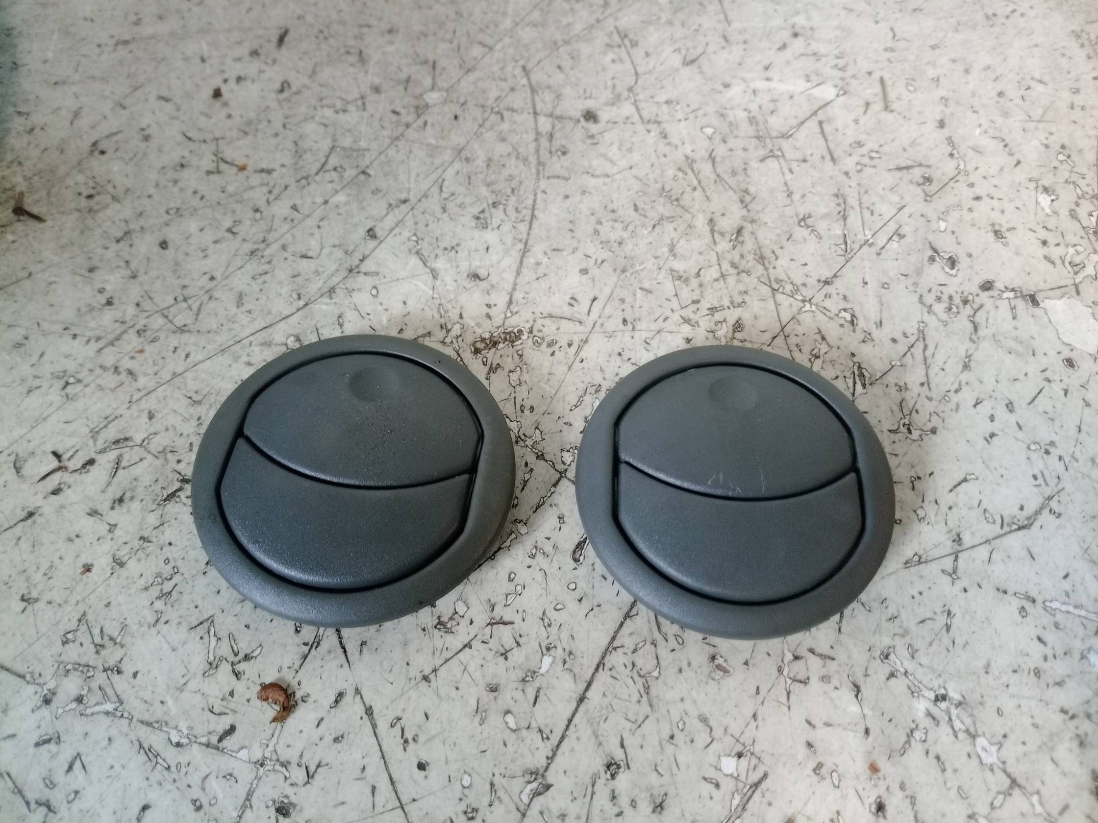 Bocchetta aria lat. cruscotto sx.