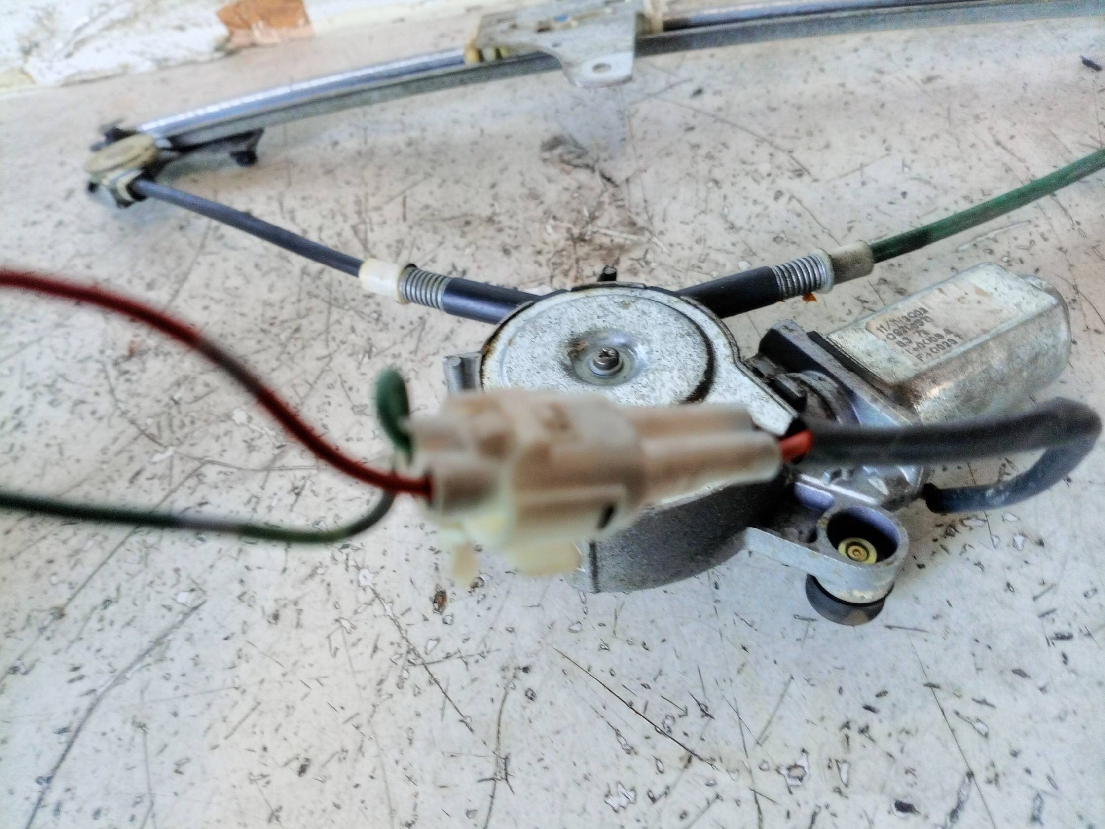 Alzacristallo elettr. porta ant. dx. Alzacristallo elettr. porta ant. dx.