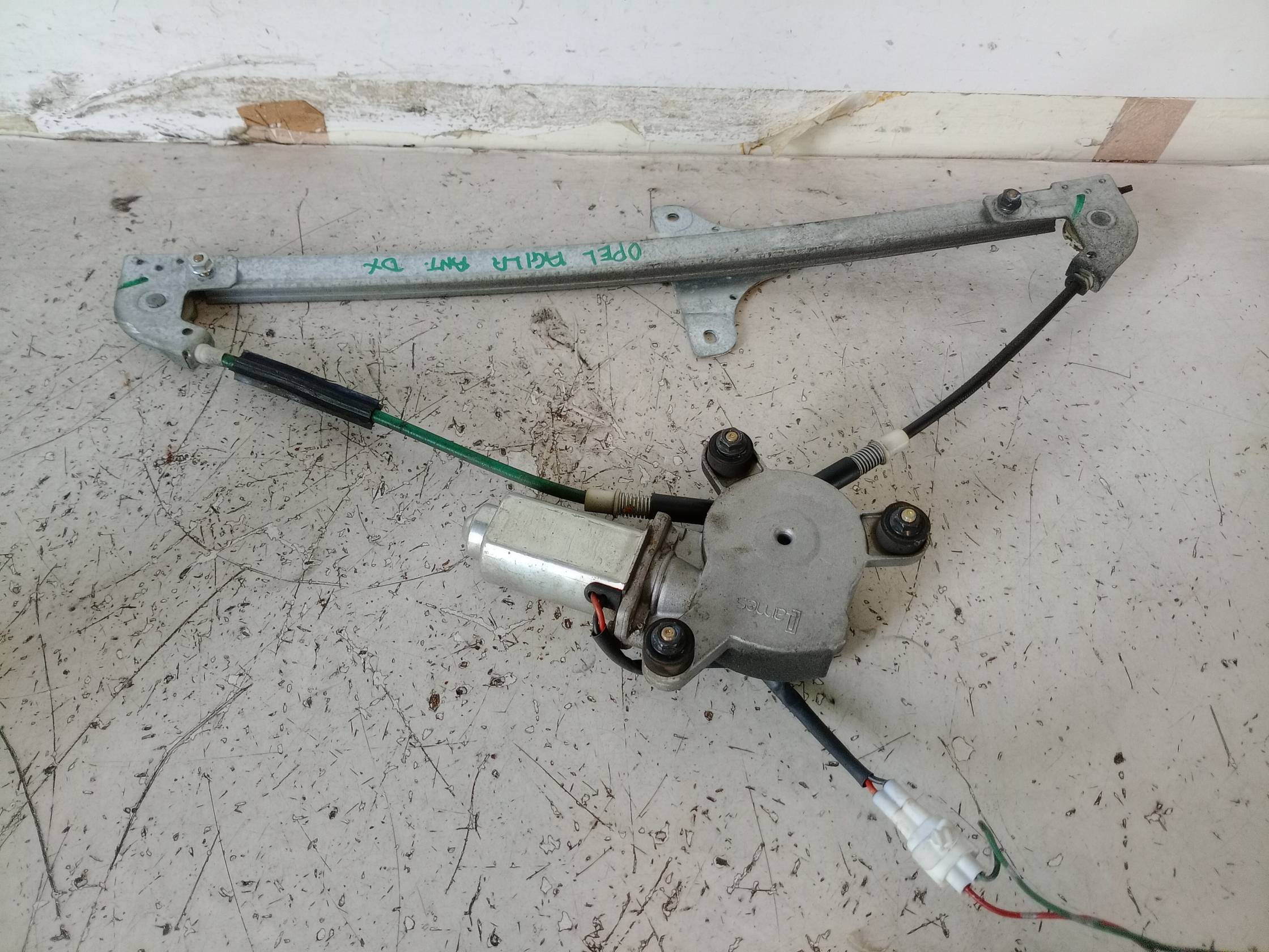 Alzacristallo elettr. porta ant. dx. Alzacristallo elettr. porta ant. dx.