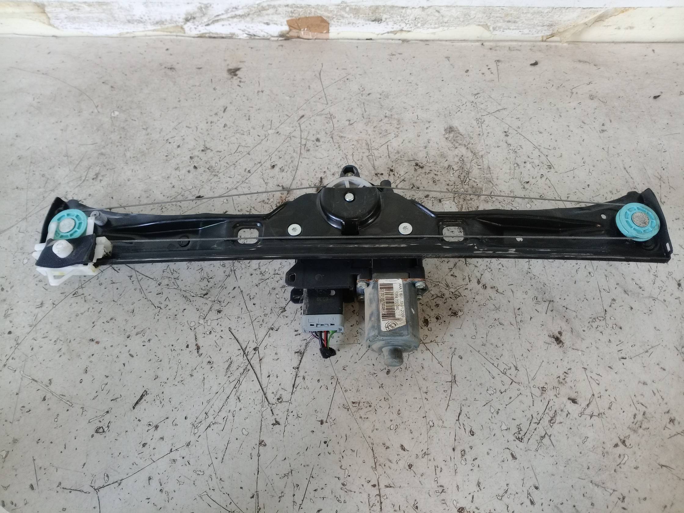 Alzacristallo elettr. porta ant. con motorino dx.