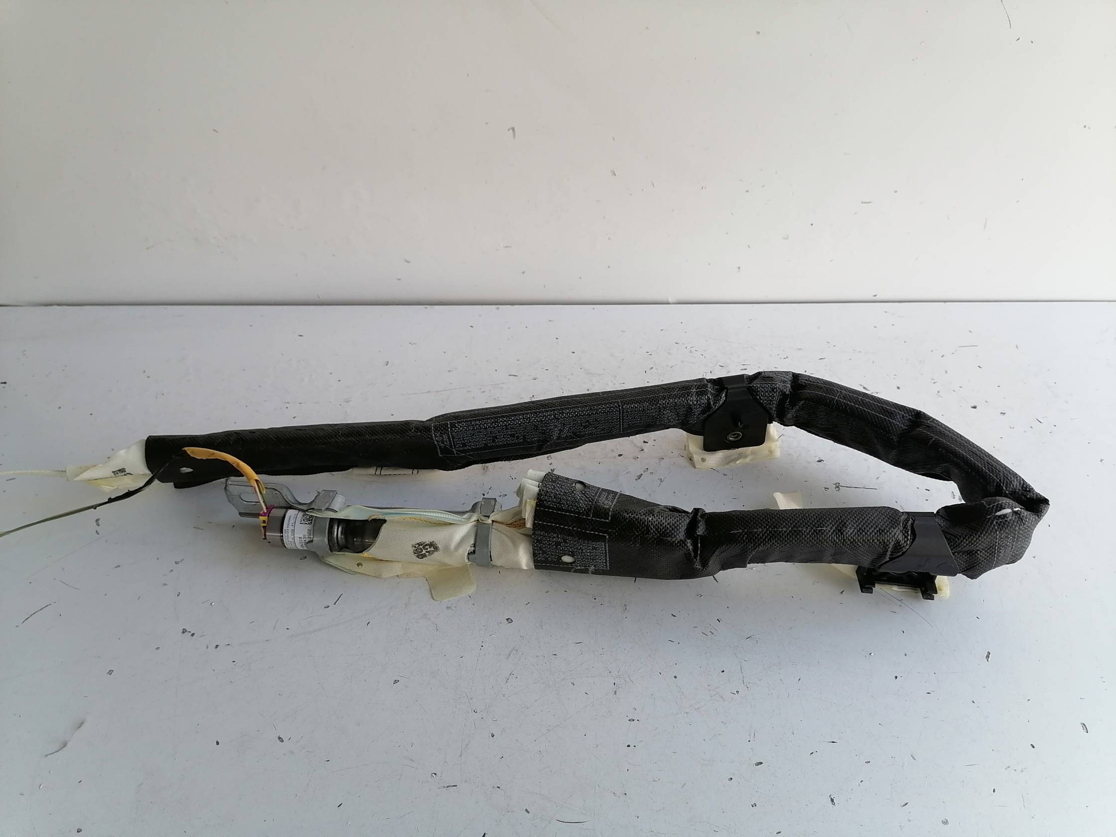 Dispositivo airbag a tendina dx.